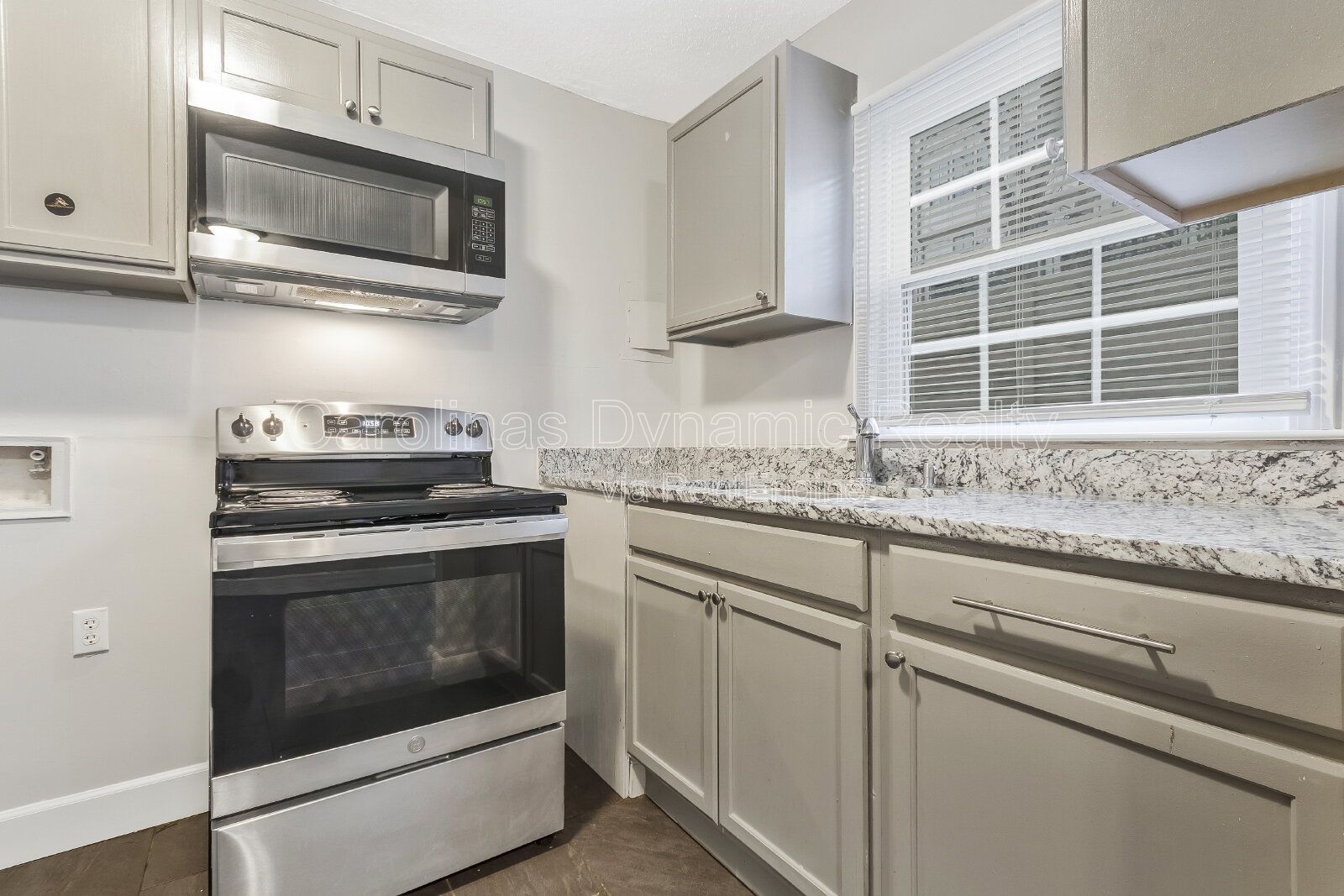 2 Bedrooms | Granite Counters | Stainless Steel Appliances property image