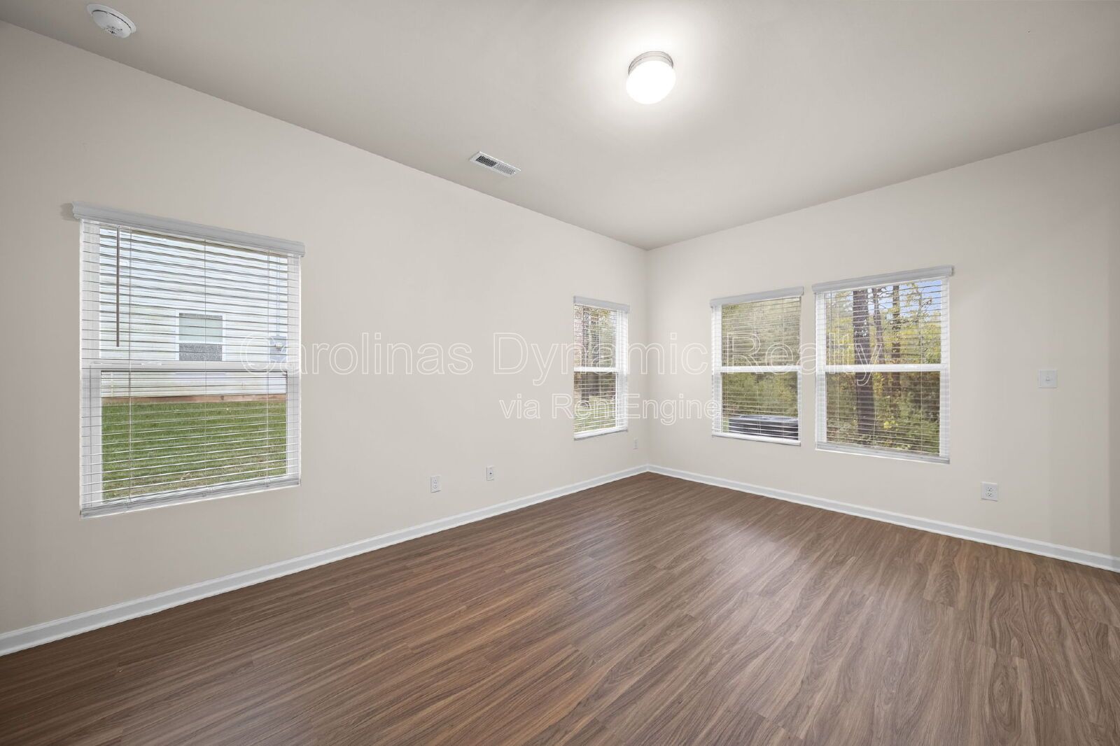 3 Bedrooms | 2.5 Baths | Granite Counters | Stainless Steel Appliances property image