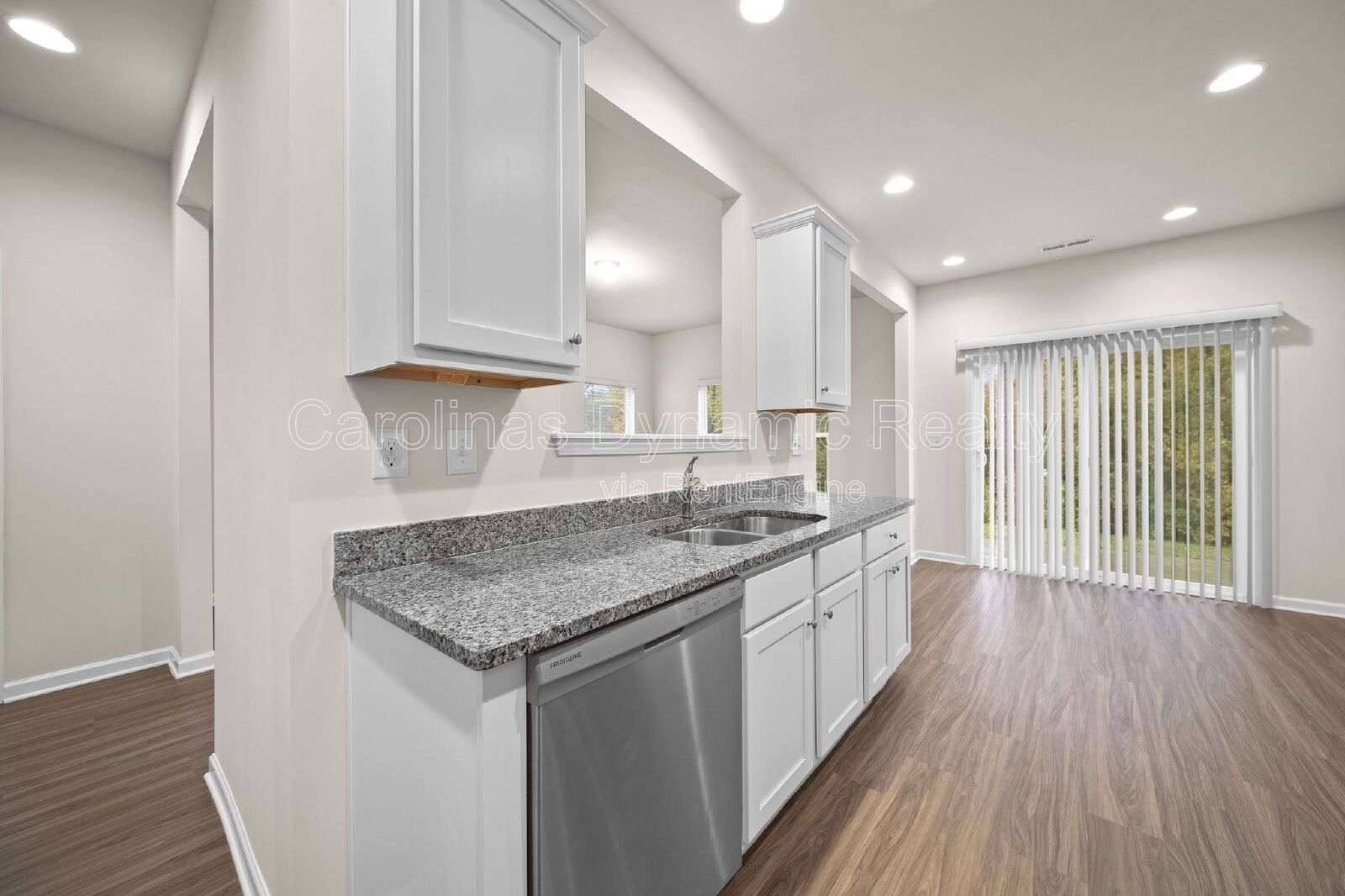 3 Bedrooms | 2.5 Baths | Granite Counters | Stainless Steel Appliances property image