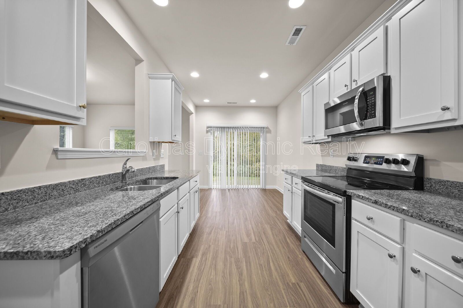 3 Bedrooms | 2.5 Baths | Granite Counters | Stainless Steel Appliances property image
