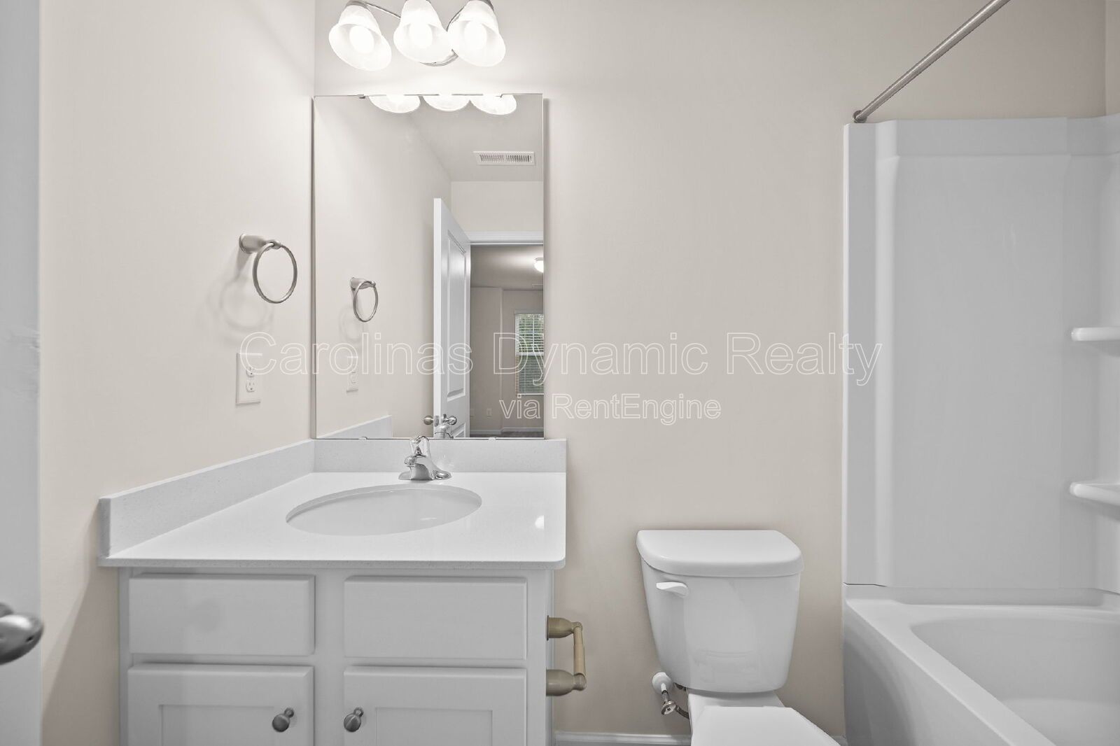 3 Bedrooms | 2.5 Baths | Granite Counters | Stainless Steel Appliances property image