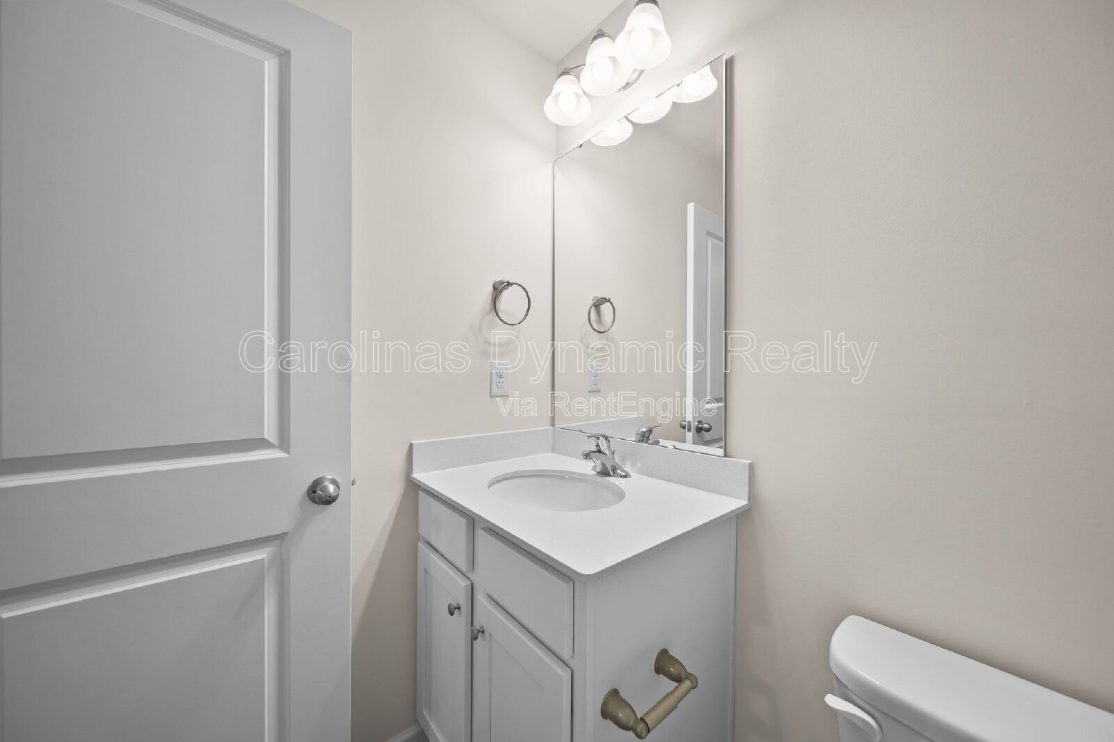 3 Bedrooms | 2.5 Baths | Granite Counters | Stainless Steel Appliances property image