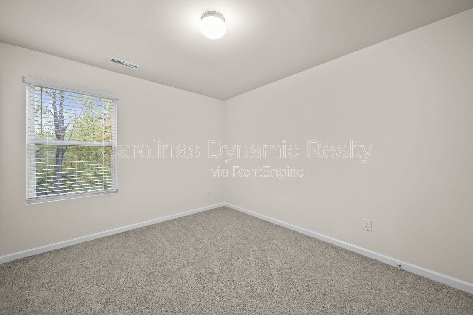3 Bedrooms | 2.5 Baths | Granite Counters | Stainless Steel Appliances property image
