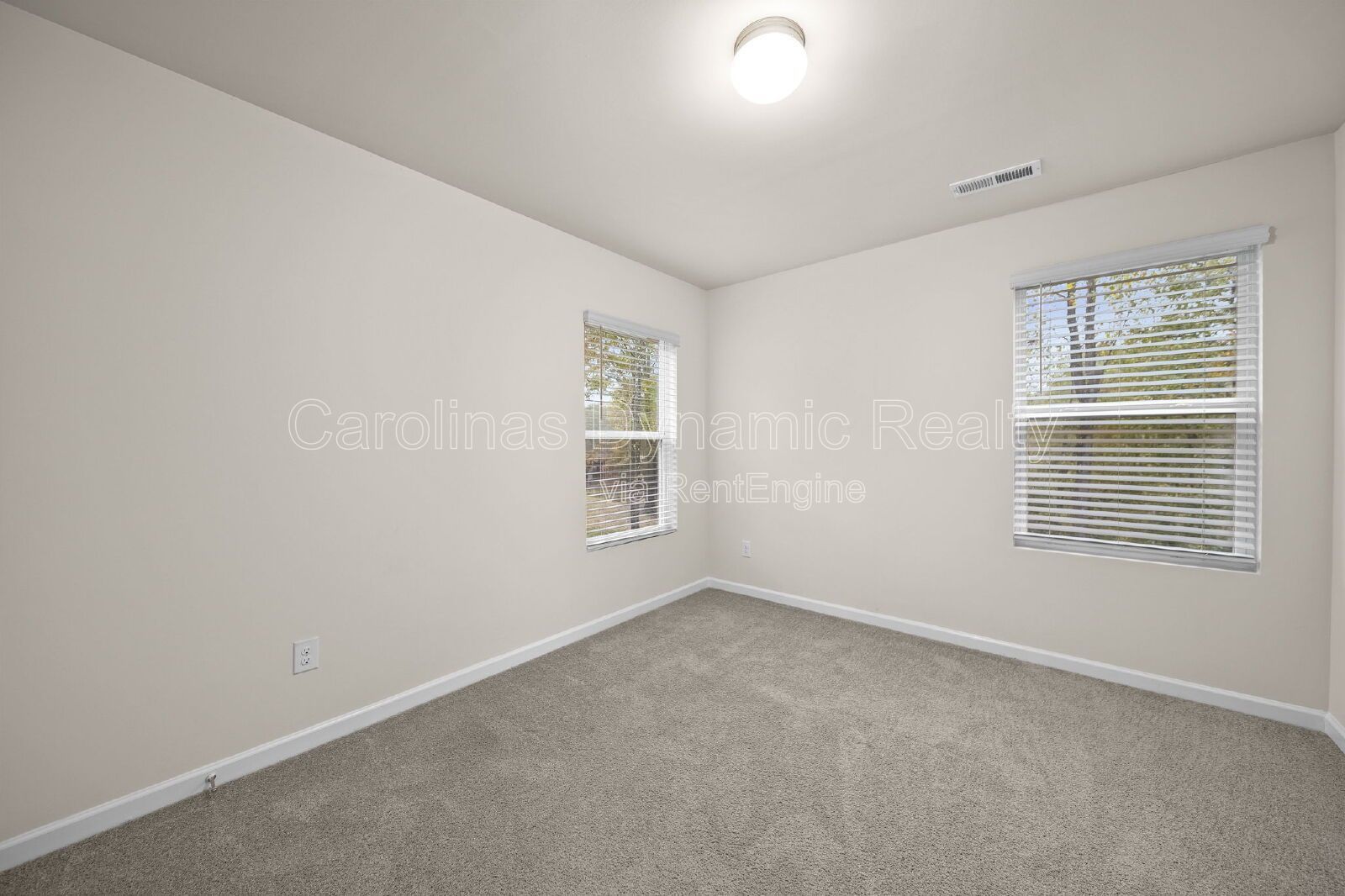 3 Bedrooms | 2.5 Baths | Granite Counters | Stainless Steel Appliances property image