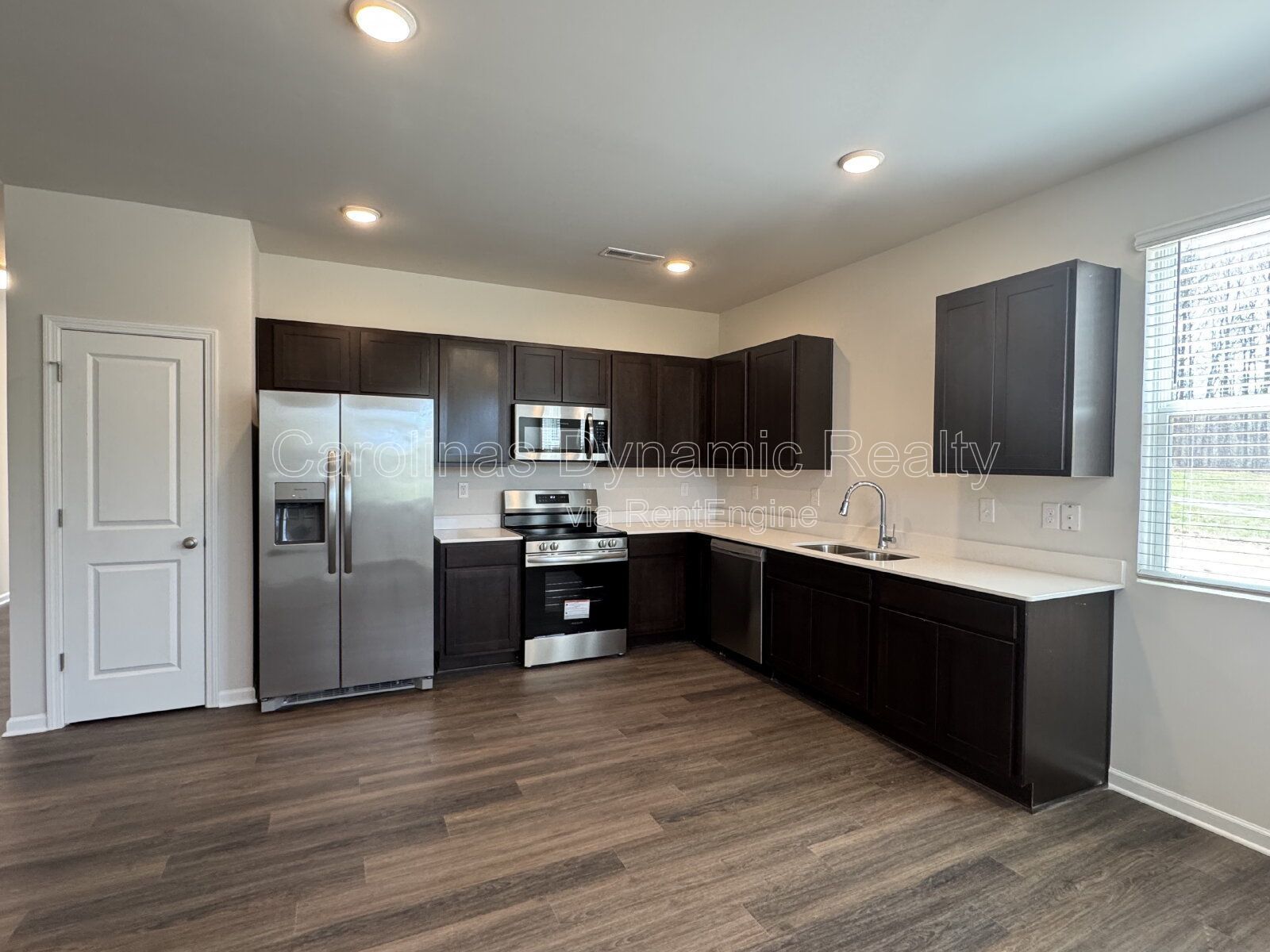 3 Beds | 2 Baths | Granite Counters | Luxury Plank Flooring property image