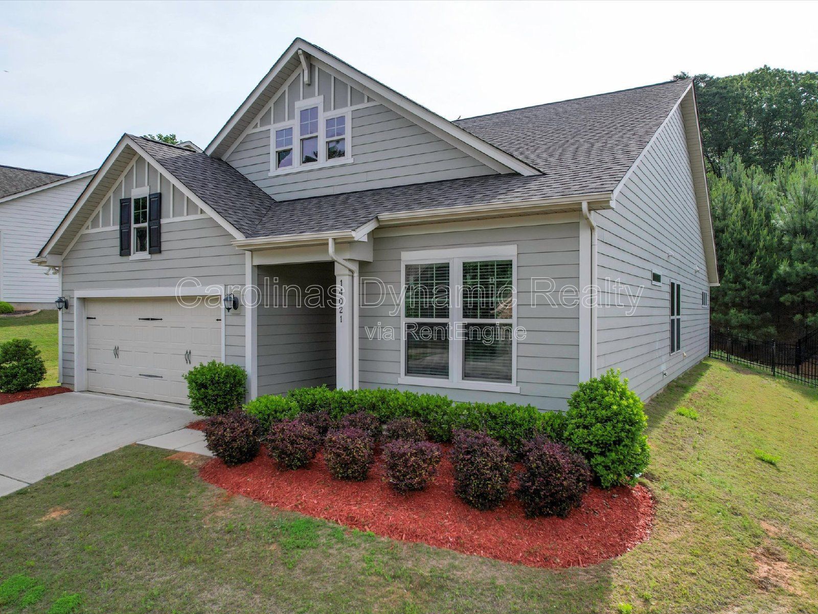 Single Story | 3 Bedrooms | Hardwood Floors | Fenced Yard | Huge Kitchen Island property image