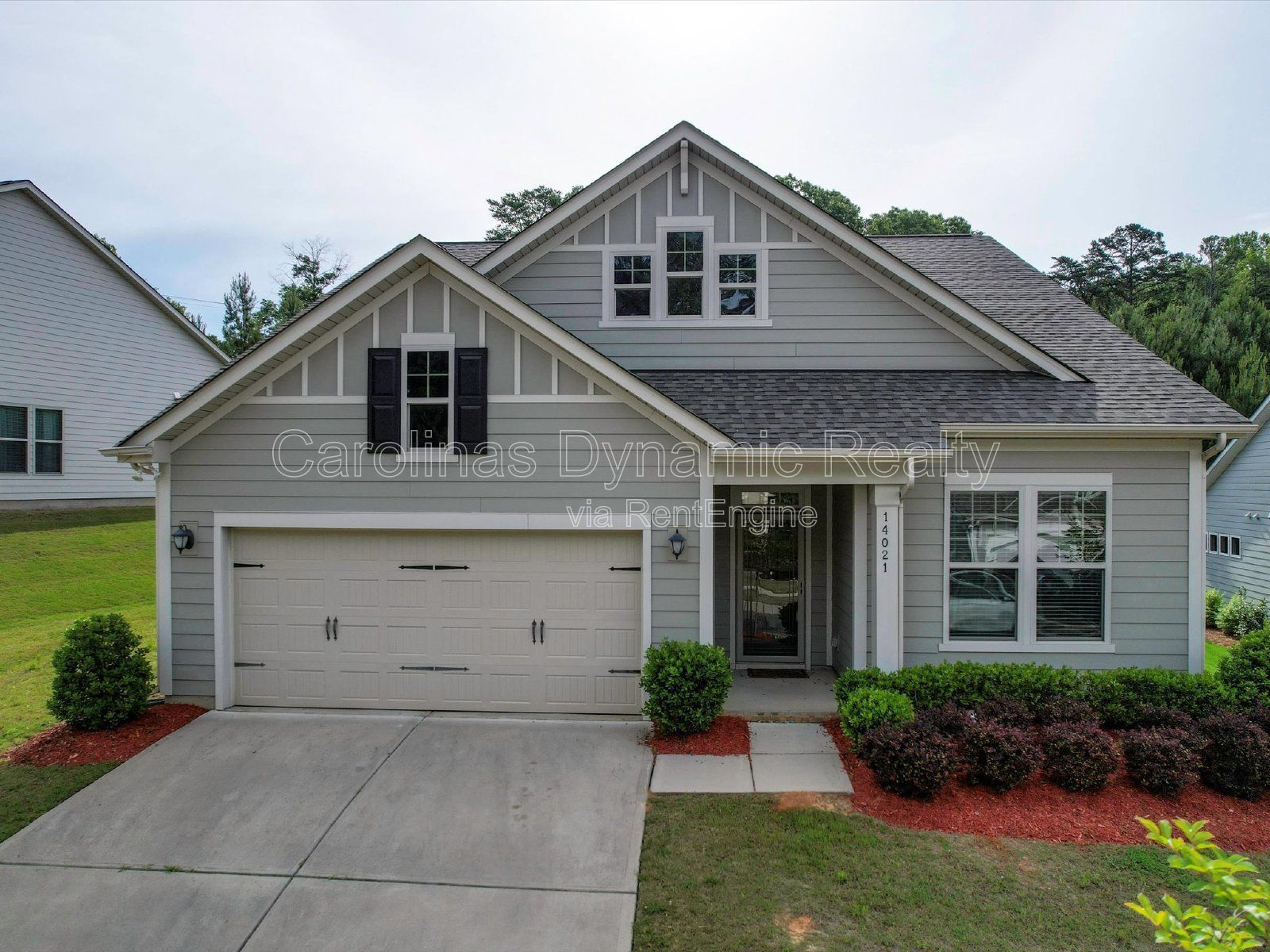 Single Story | 3 Bedrooms | Hardwood Floors | Fenced Yard | Huge Kitchen Island property image