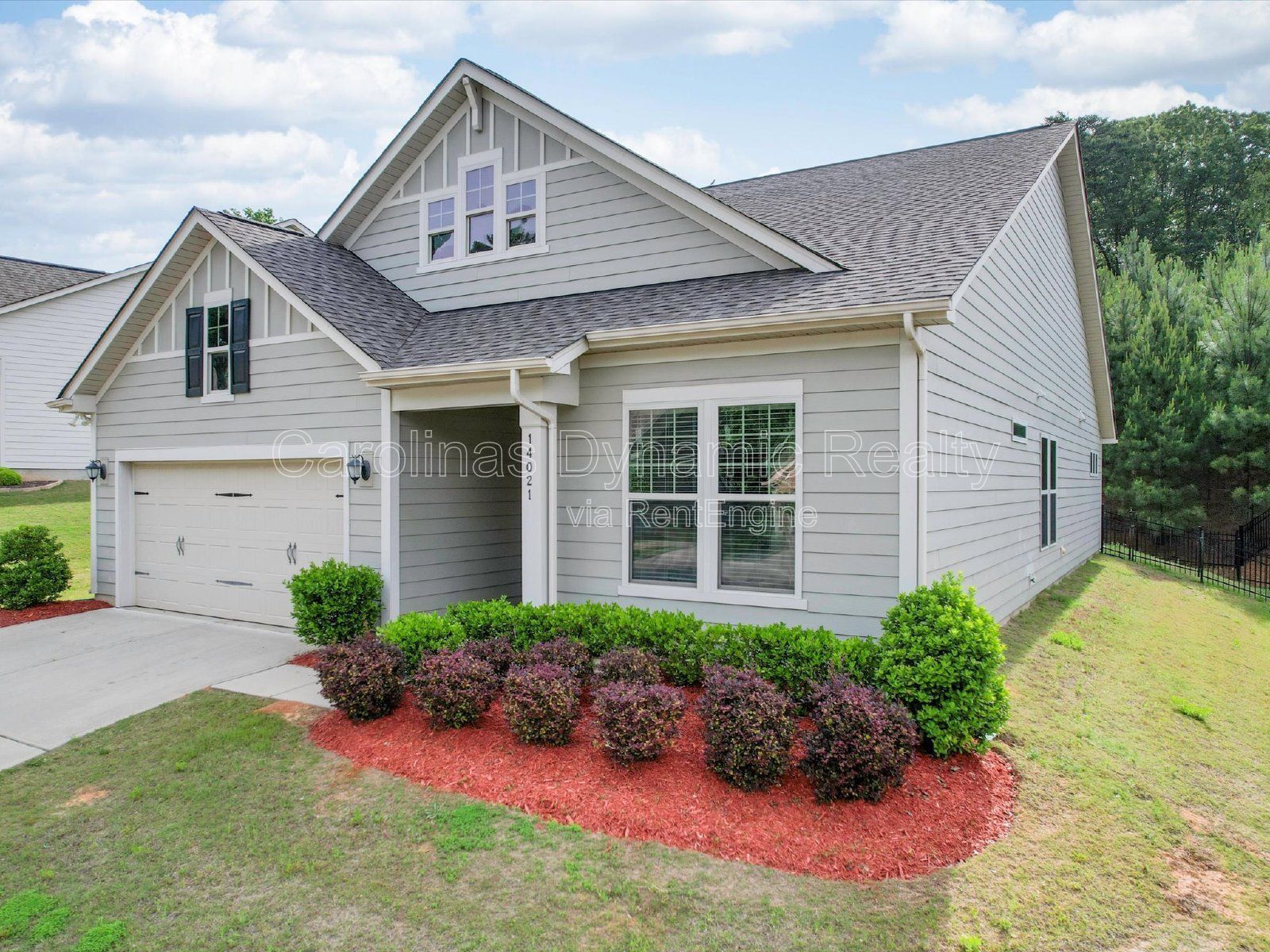 Single Story | 3 Bedrooms | Hardwood Floors | Fenced Yard | Huge Kitchen Island property image