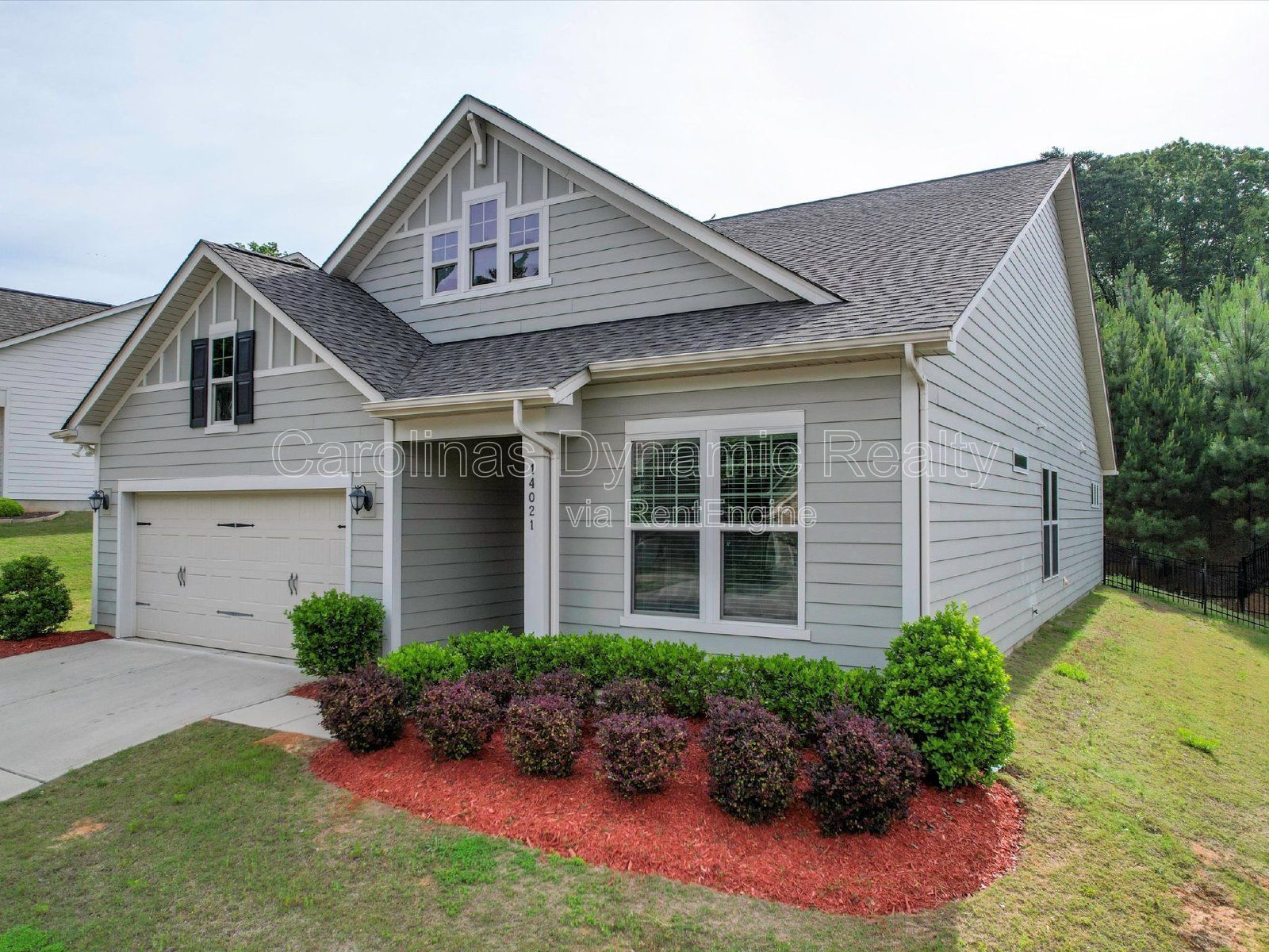 Single Story | 3 Bedrooms | Hardwood Floors | Fenced Yard | Huge Kitchen Island property image