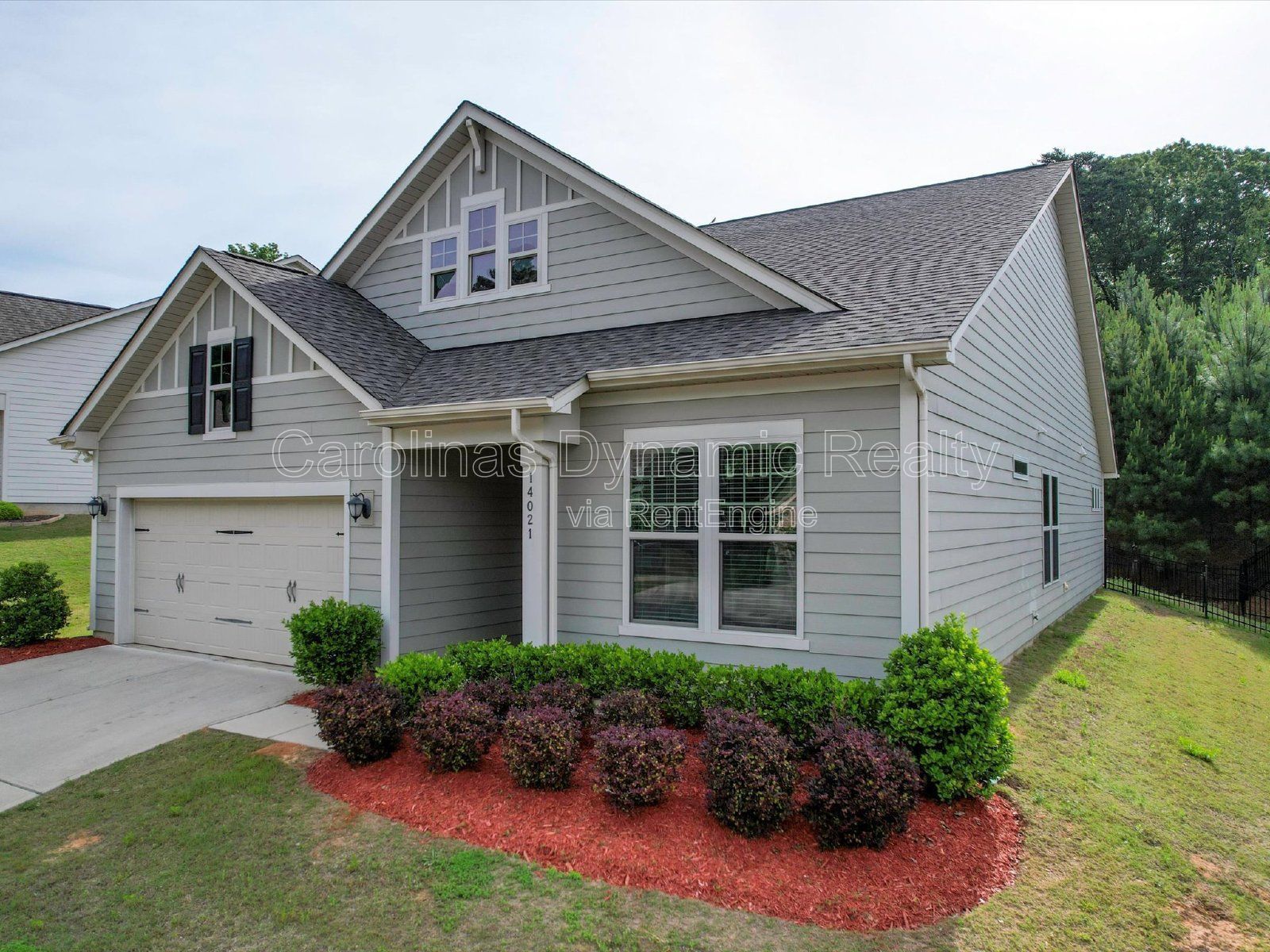 Single Story | 3 Bedrooms | Hardwood Floors | Fenced Yard | Huge Kitchen Island property image