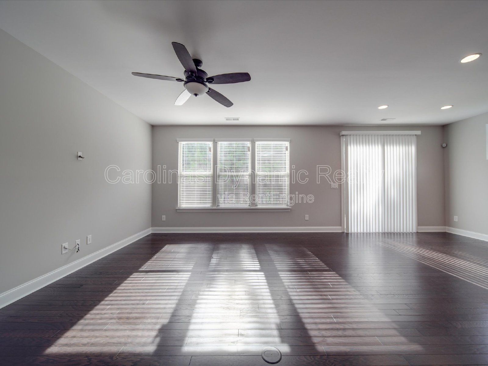 Single Story | 3 Bedrooms | Hardwood Floors | Fenced Yard | Huge Kitchen Island property image
