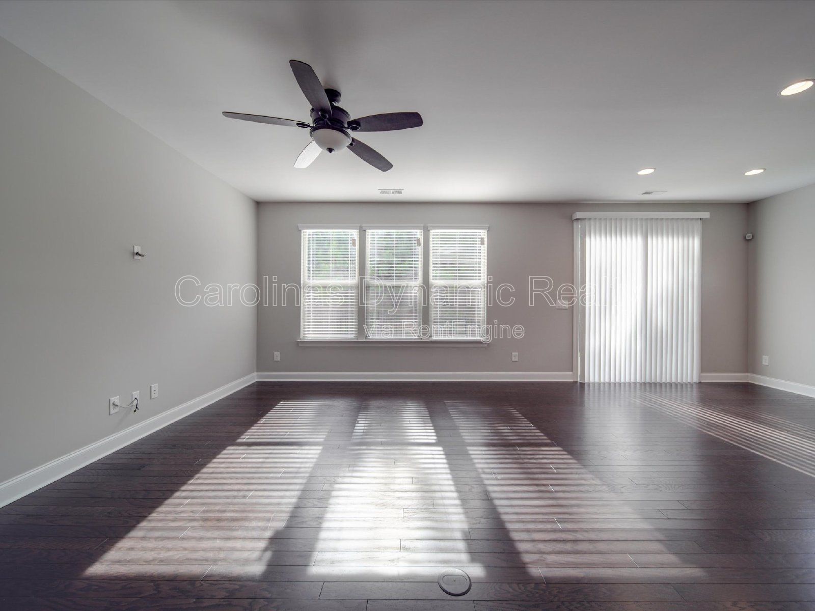 Single Story | 3 Bedrooms | Hardwood Floors | Fenced Yard | Huge Kitchen Island property image