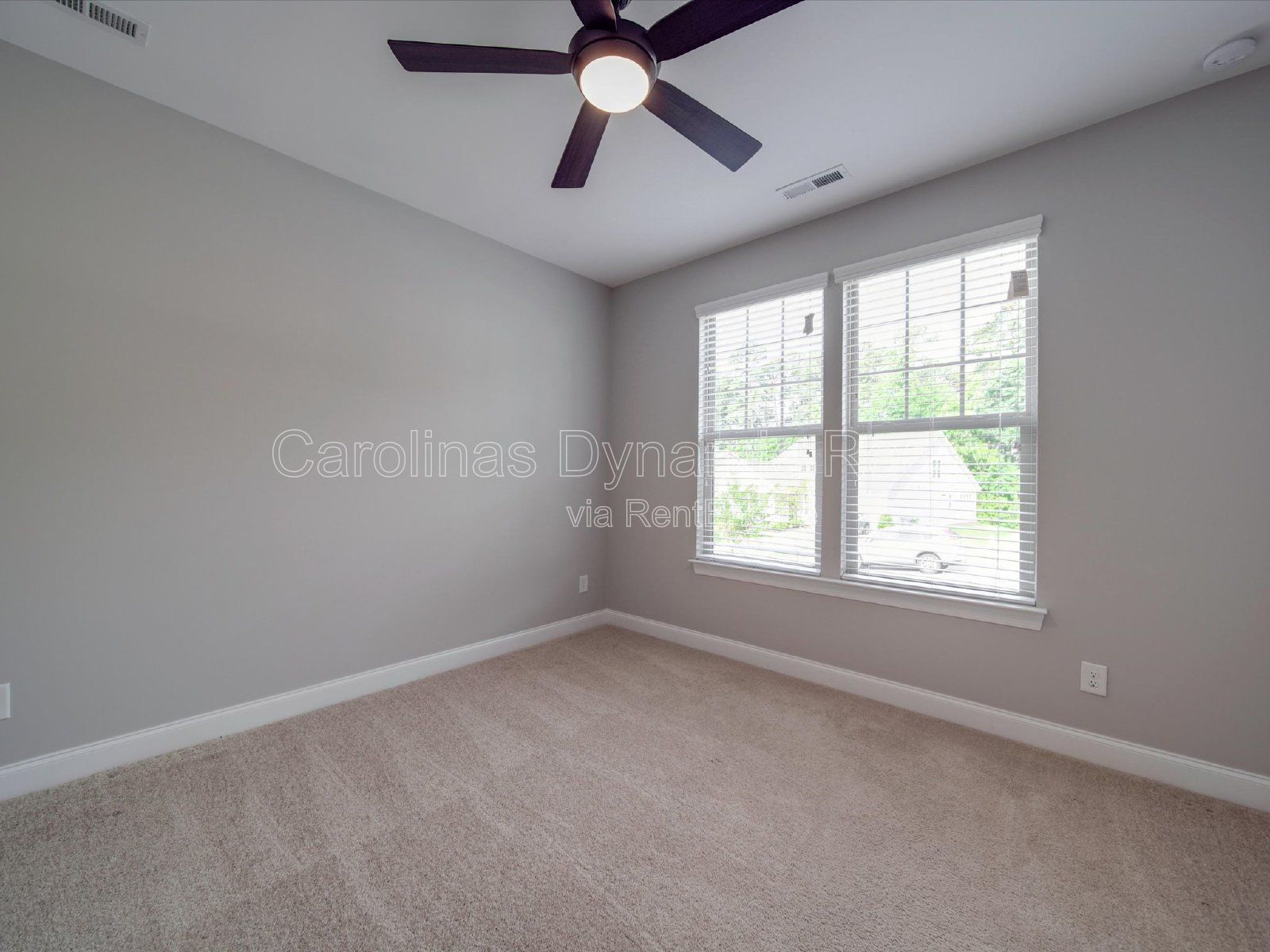 Single Story | 3 Bedrooms | Hardwood Floors | Fenced Yard | Huge Kitchen Island property image