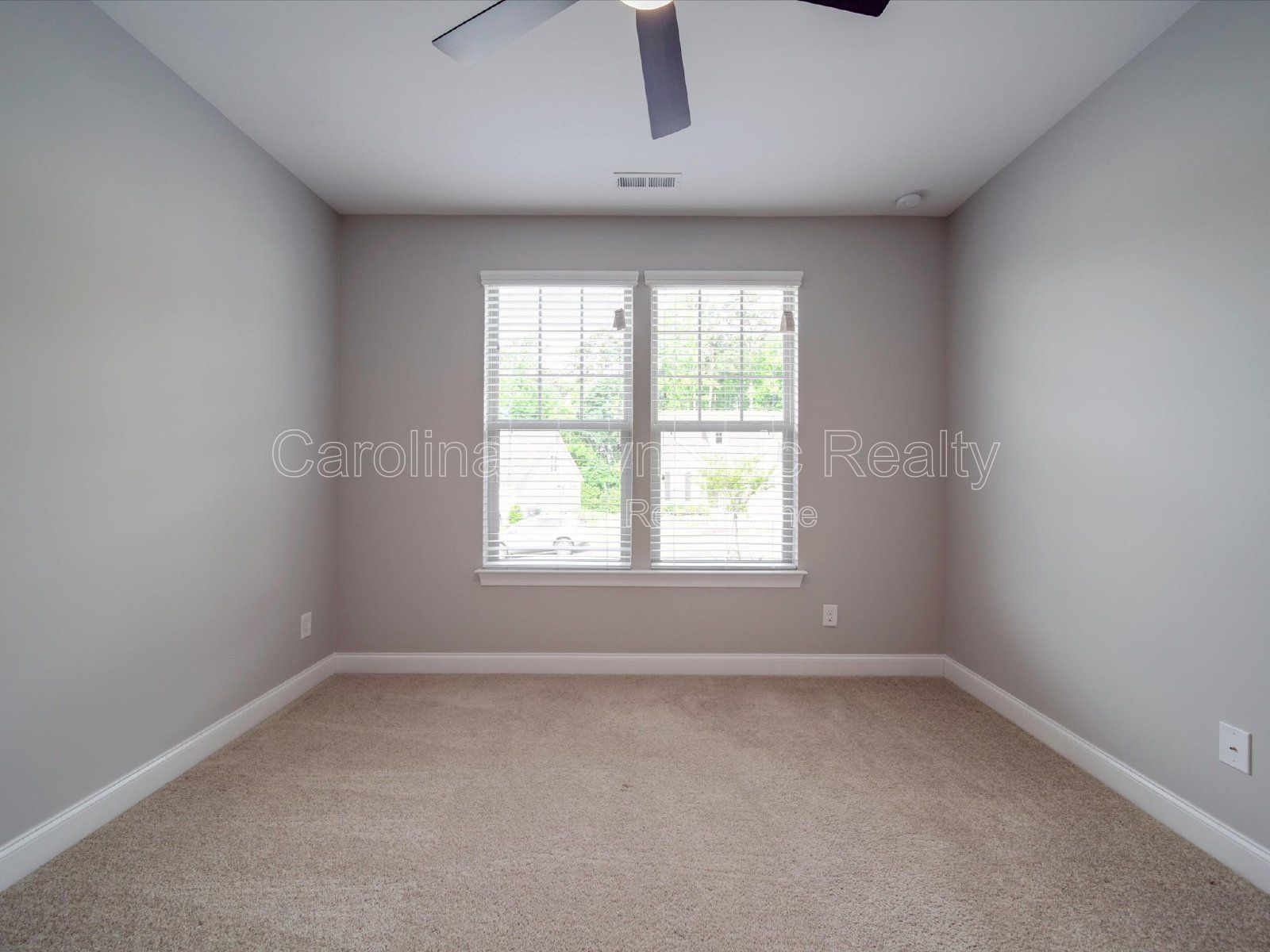 Single Story | 3 Bedrooms | Hardwood Floors | Fenced Yard | Huge Kitchen Island property image