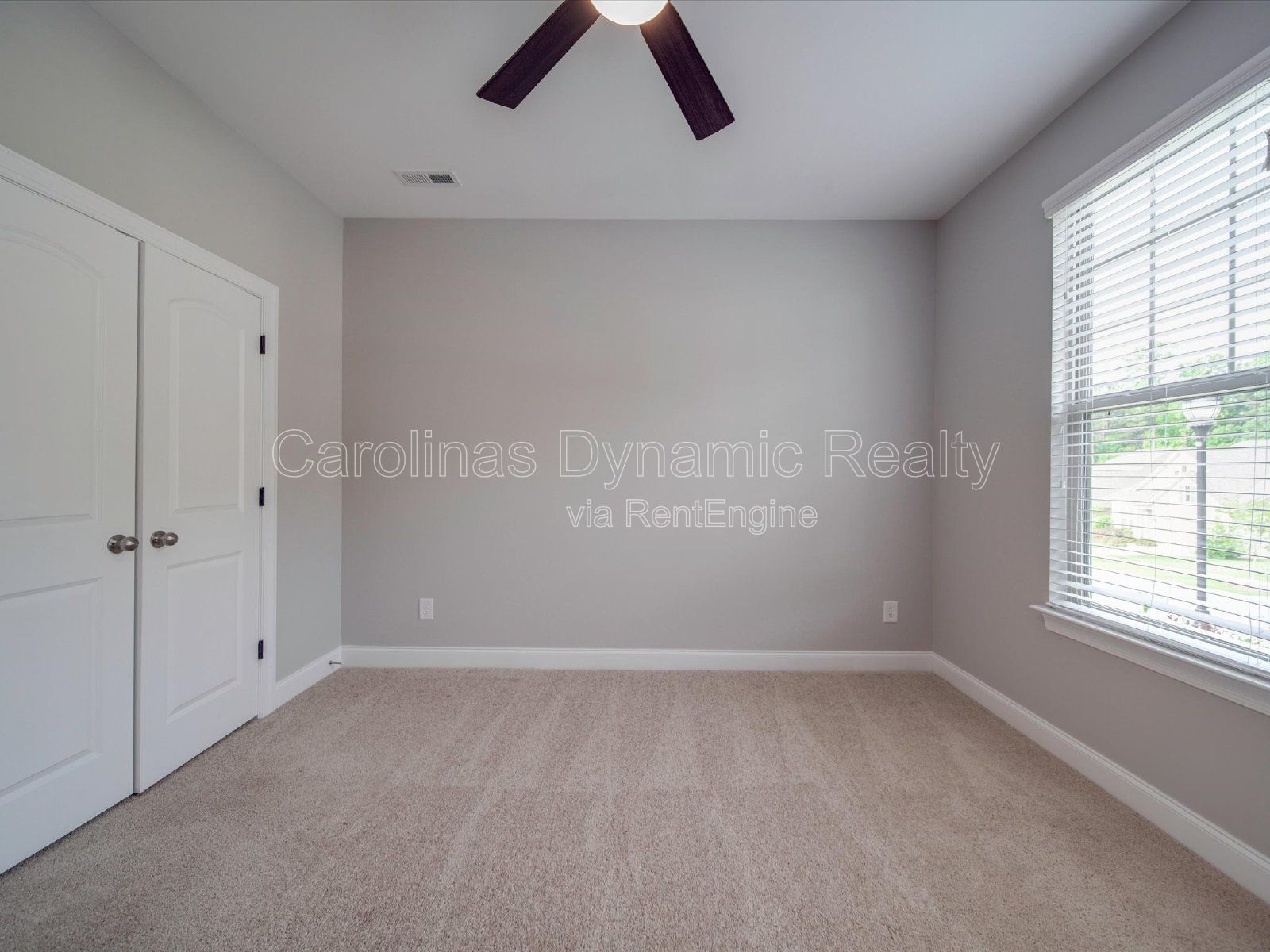 Single Story | 3 Bedrooms | Hardwood Floors | Fenced Yard | Huge Kitchen Island property image
