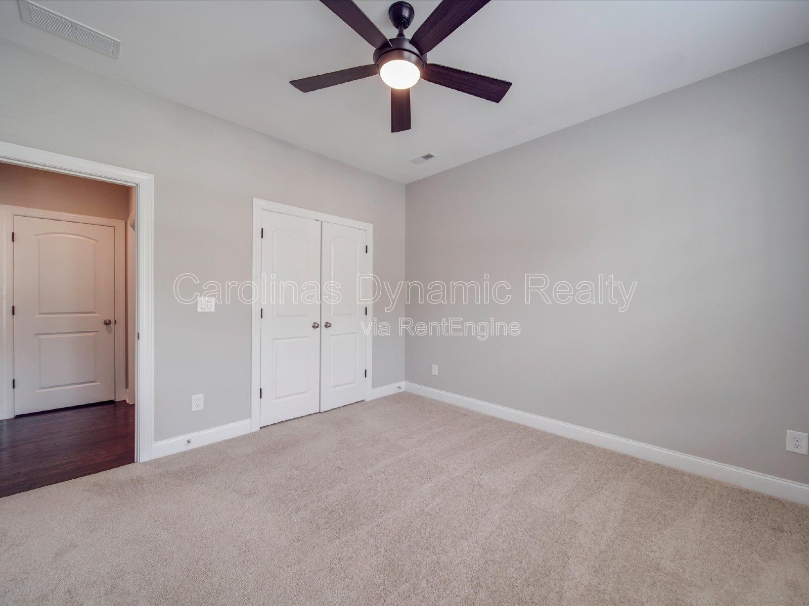 Single Story | 3 Bedrooms | Hardwood Floors | Fenced Yard | Huge Kitchen Island property image