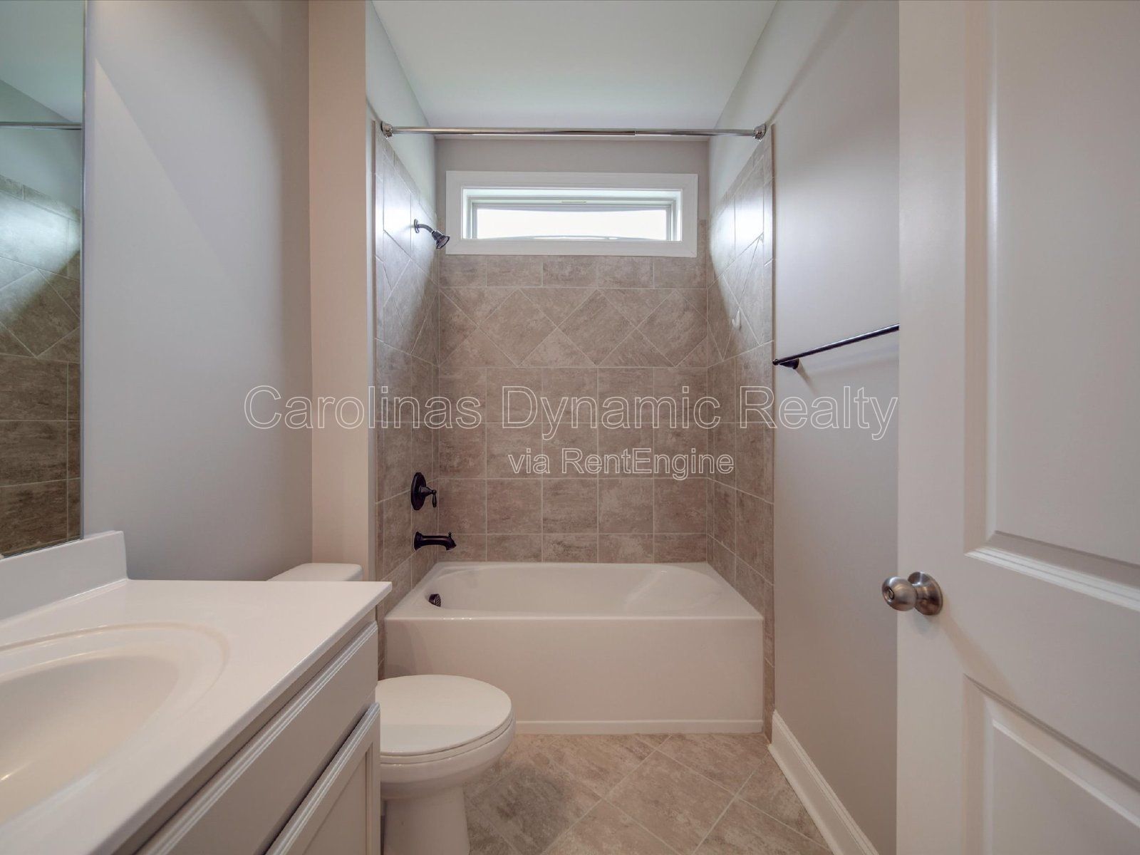 Single Story | 3 Bedrooms | Hardwood Floors | Fenced Yard | Huge Kitchen Island property image