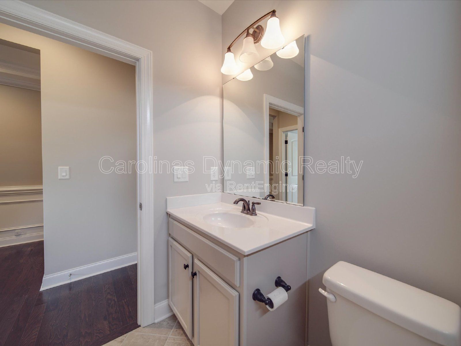 Single Story | 3 Bedrooms | Hardwood Floors | Fenced Yard | Huge Kitchen Island property image