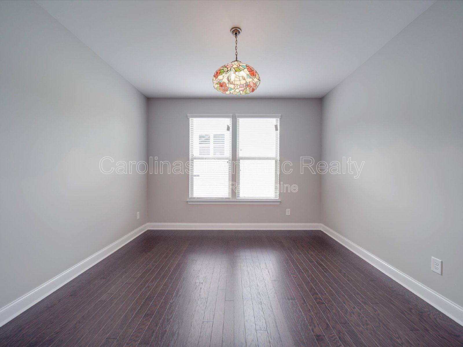 Single Story | 3 Bedrooms | Hardwood Floors | Fenced Yard | Huge Kitchen Island property image