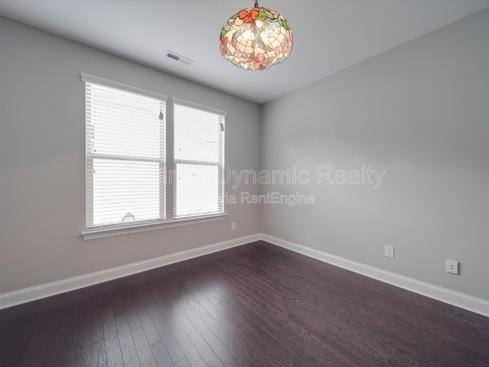 Single Story | 3 Bedrooms | Hardwood Floors | Fenced Yard | Huge Kitchen Island property image