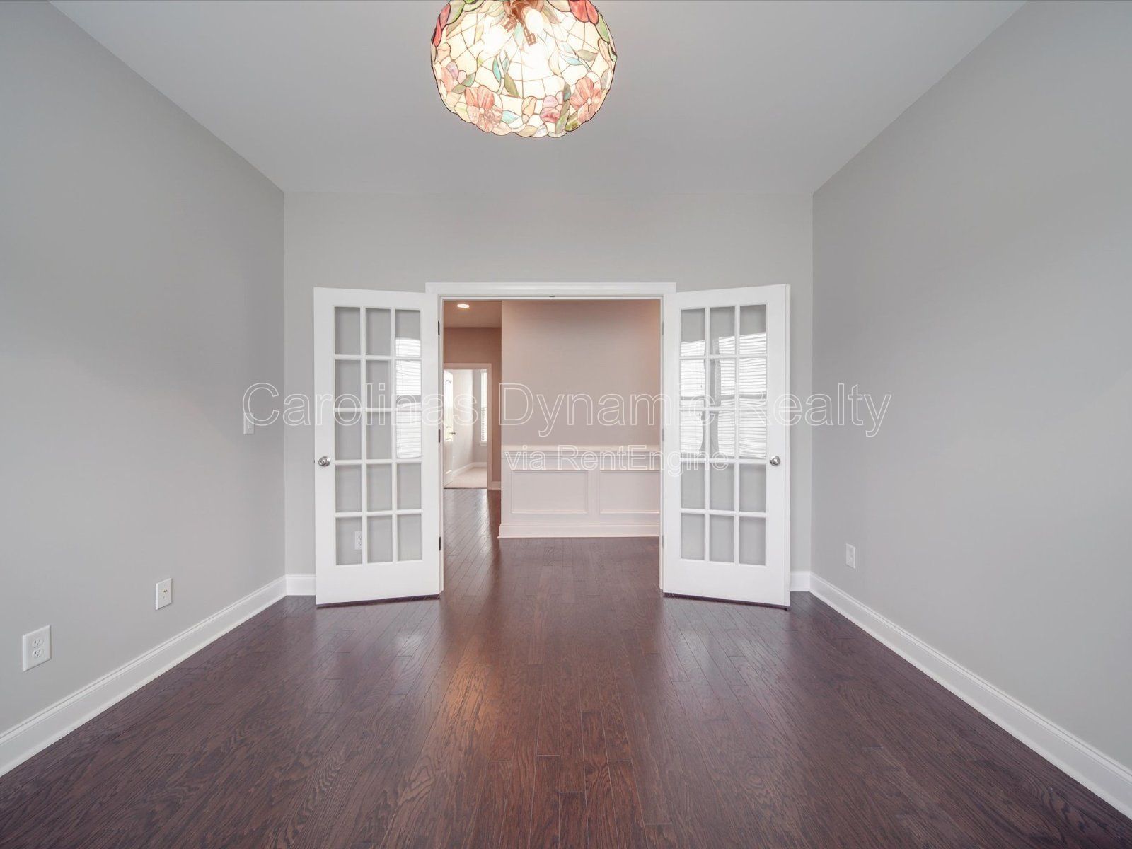 Single Story | 3 Bedrooms | Hardwood Floors | Fenced Yard | Huge Kitchen Island property image