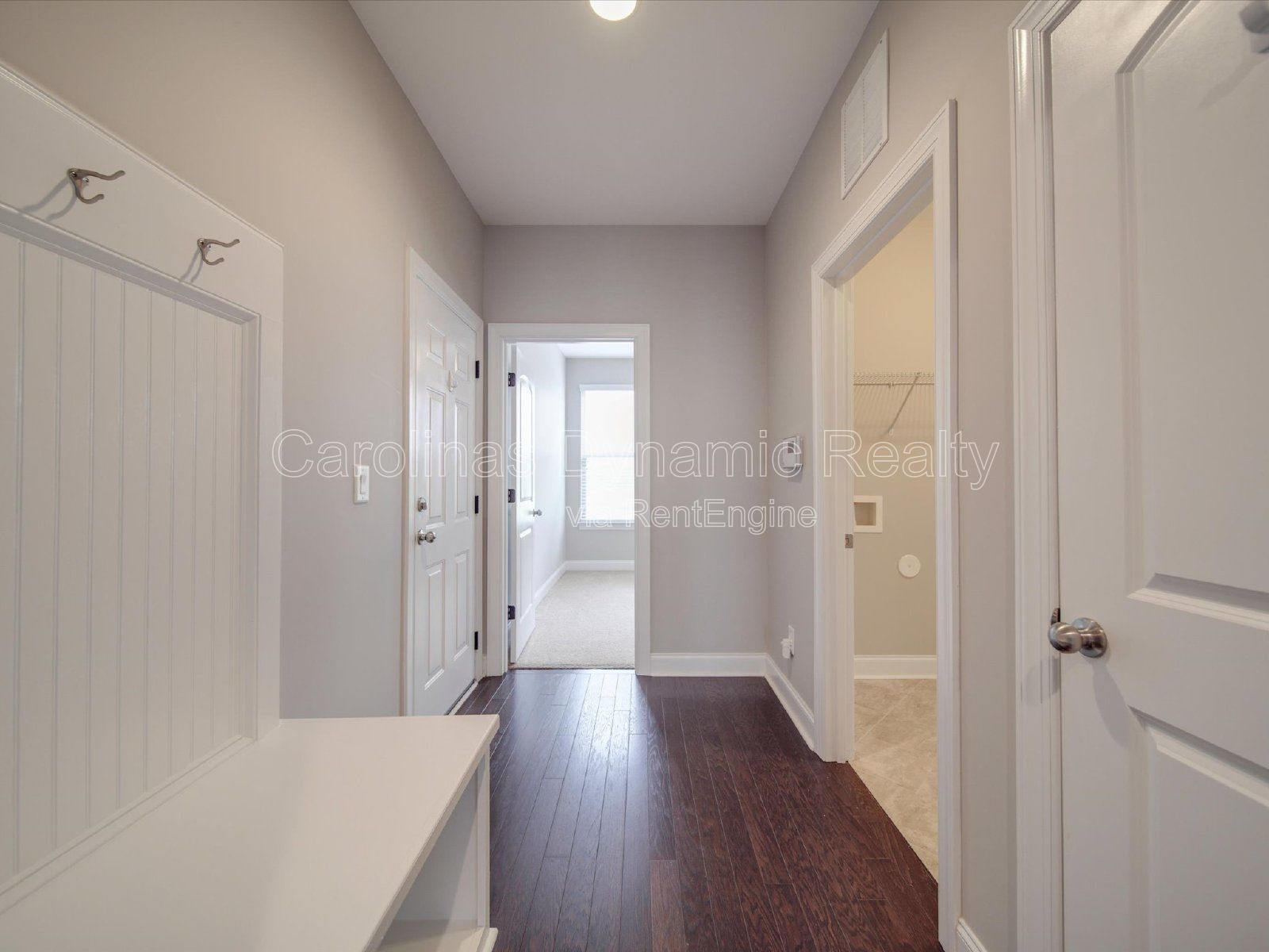 Single Story | 3 Bedrooms | Hardwood Floors | Fenced Yard | Huge Kitchen Island property image