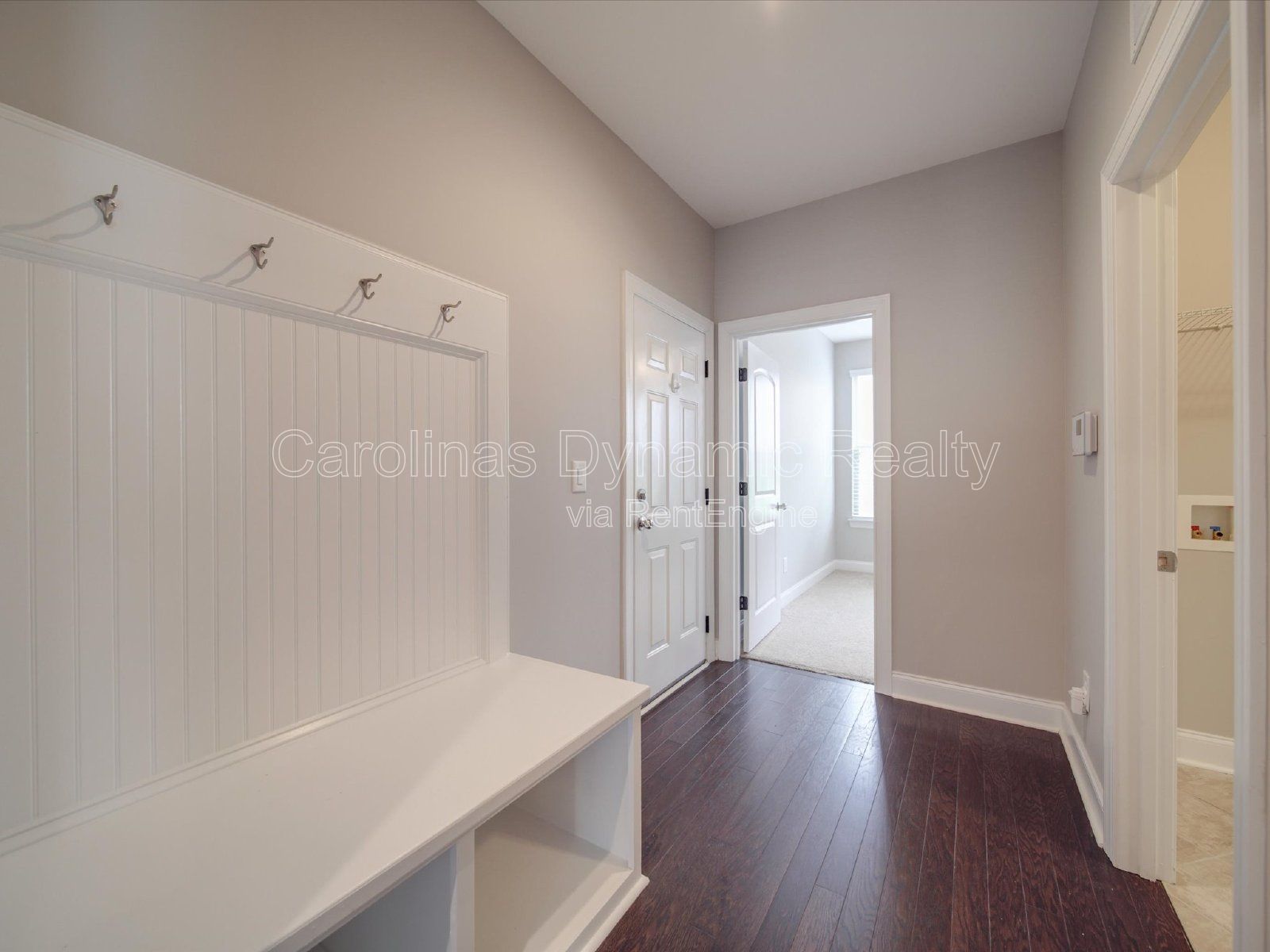 Single Story | 3 Bedrooms | Hardwood Floors | Fenced Yard | Huge Kitchen Island property image