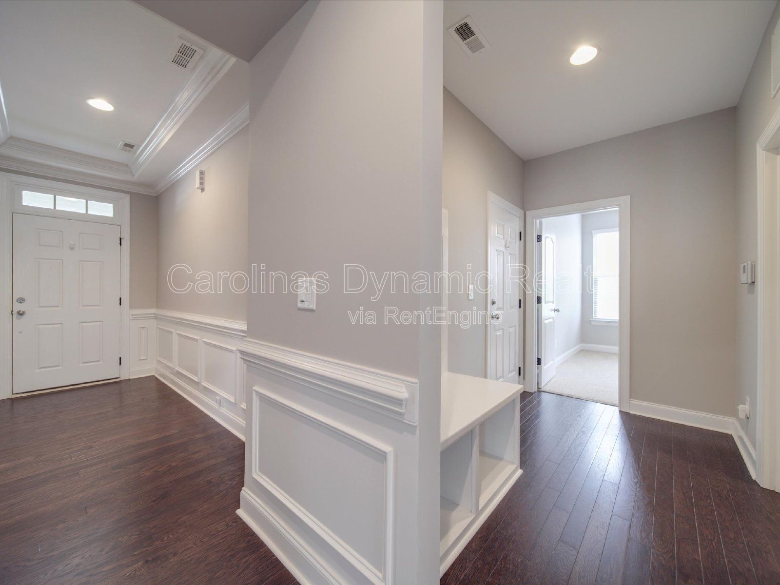 Single Story | 3 Bedrooms | Hardwood Floors | Fenced Yard | Huge Kitchen Island property image