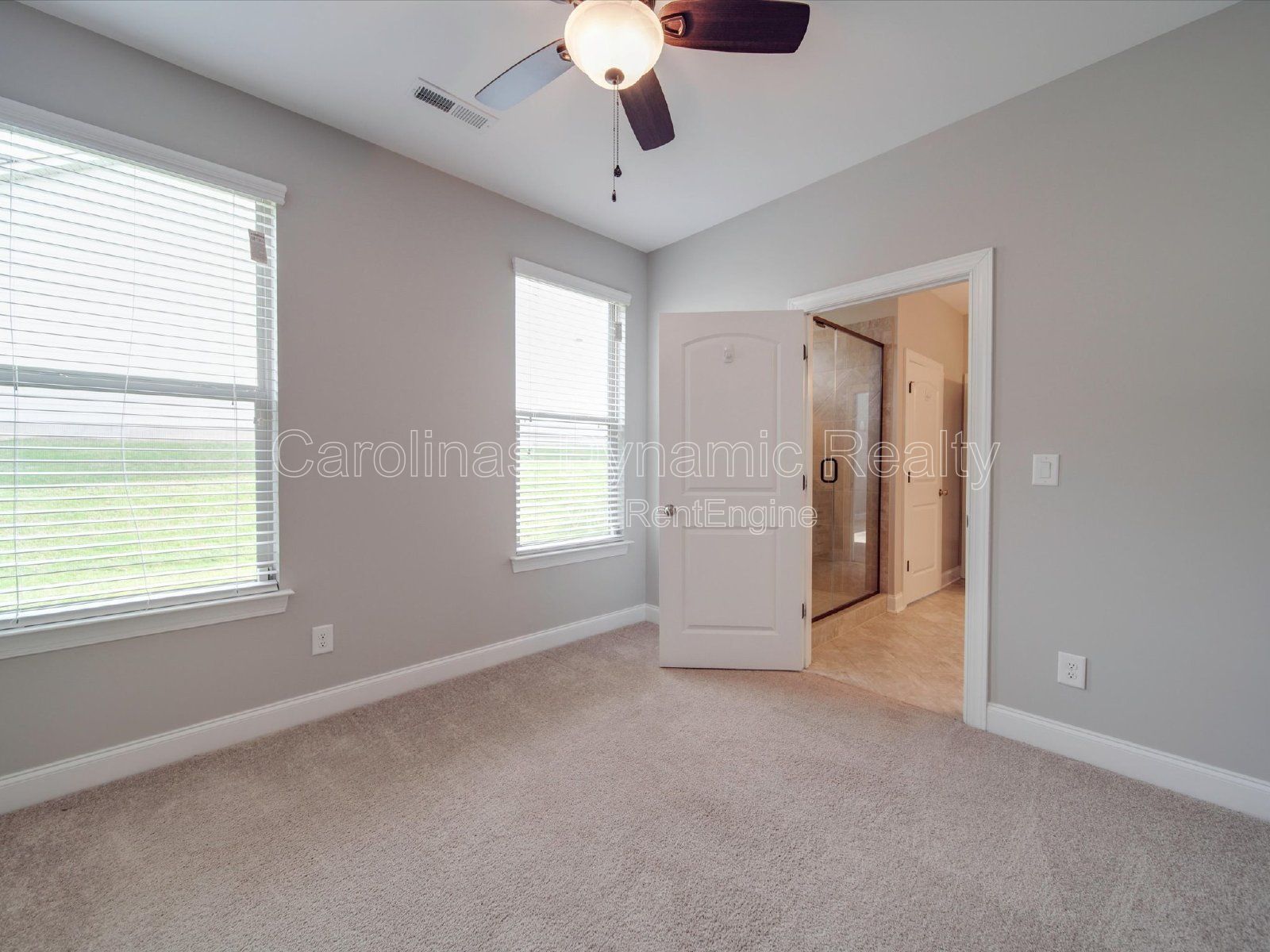 Single Story | 3 Bedrooms | Hardwood Floors | Fenced Yard | Huge Kitchen Island property image