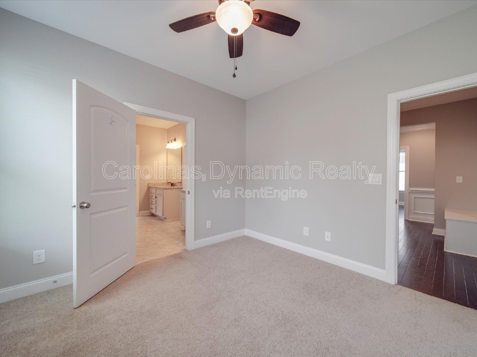 Single Story | 3 Bedrooms | Hardwood Floors | Fenced Yard | Huge Kitchen Island property image