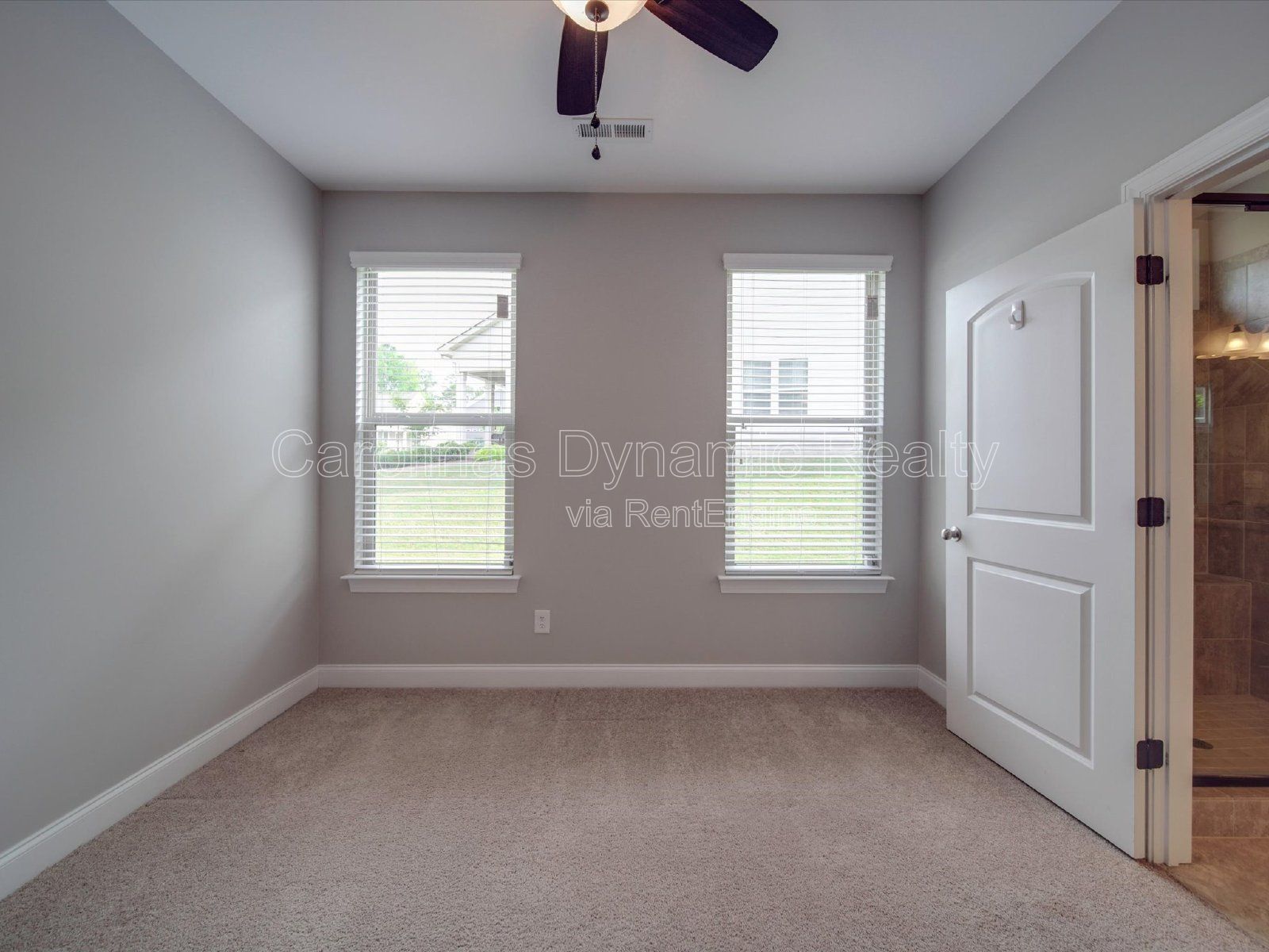 Single Story | 3 Bedrooms | Hardwood Floors | Fenced Yard | Huge Kitchen Island property image