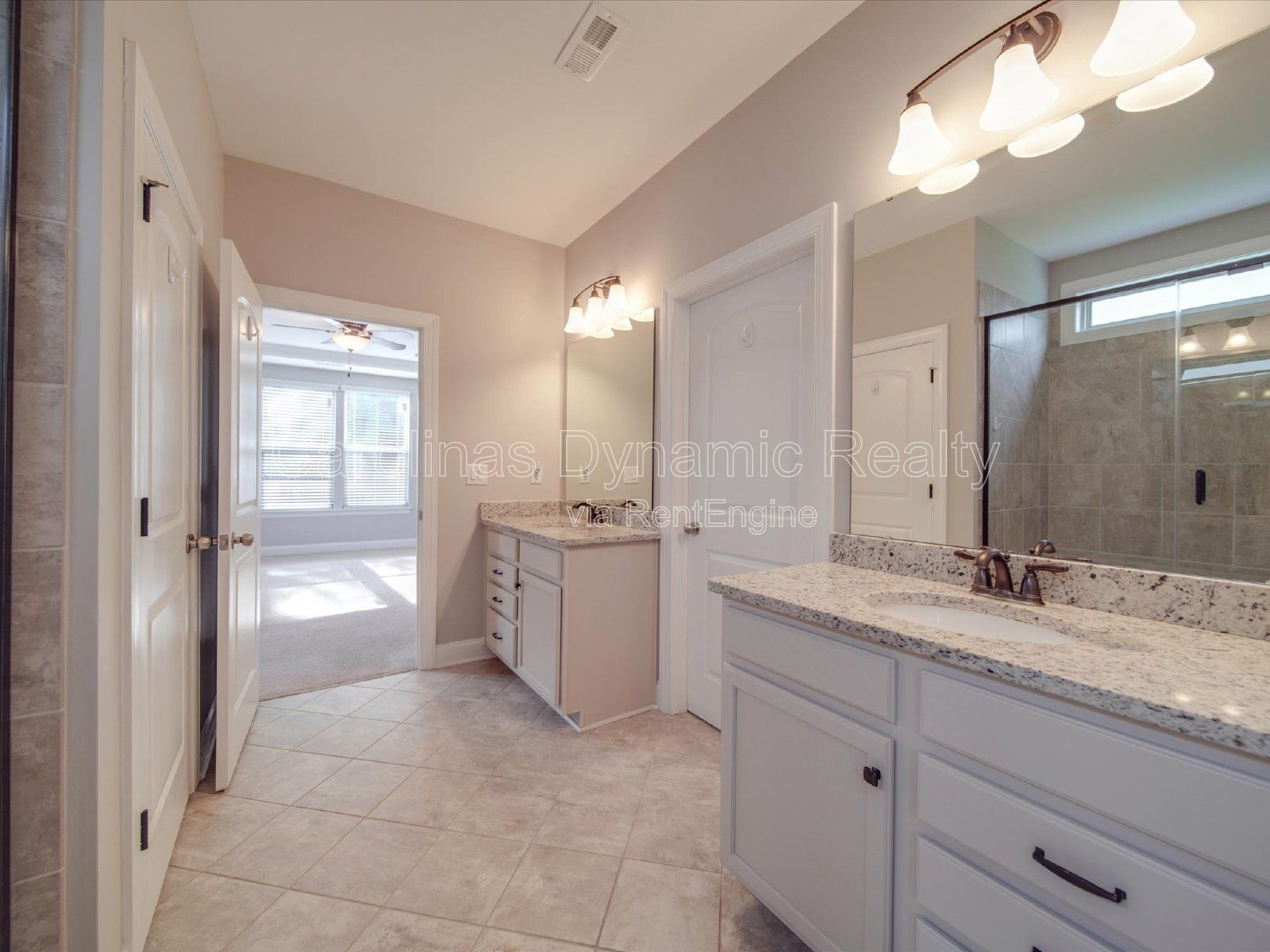 Single Story | 3 Bedrooms | Hardwood Floors | Fenced Yard | Huge Kitchen Island property image