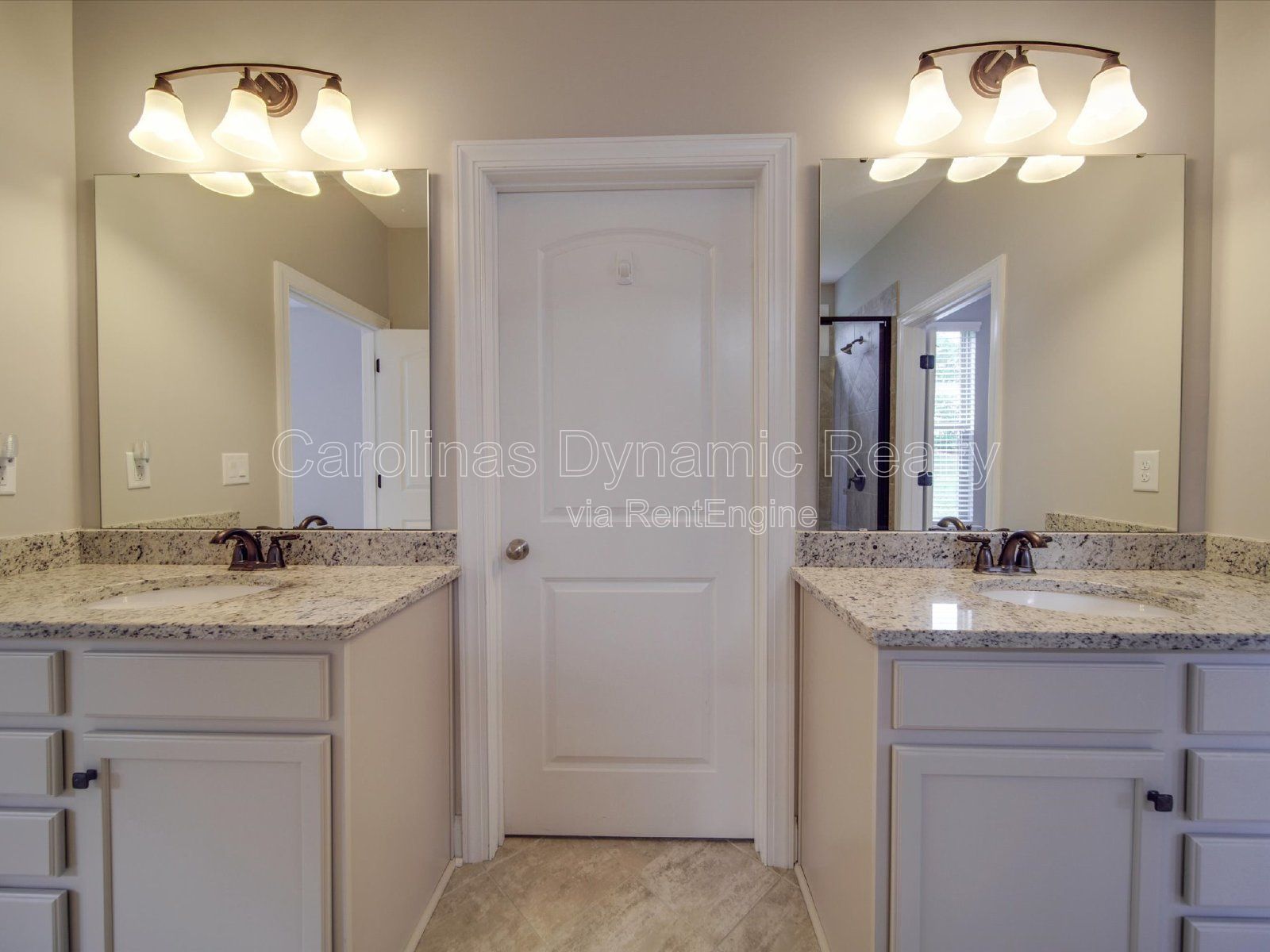 Single Story | 3 Bedrooms | Hardwood Floors | Fenced Yard | Huge Kitchen Island property image
