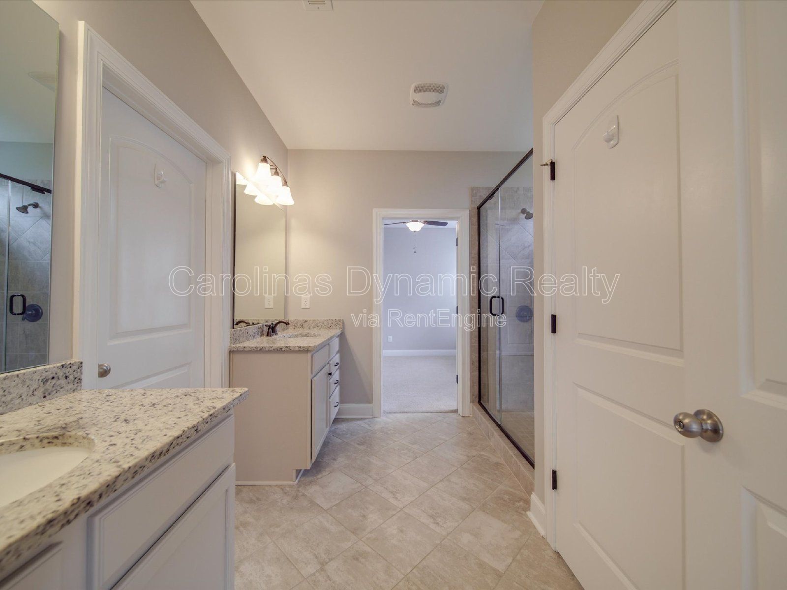 Single Story | 3 Bedrooms | Hardwood Floors | Fenced Yard | Huge Kitchen Island property image