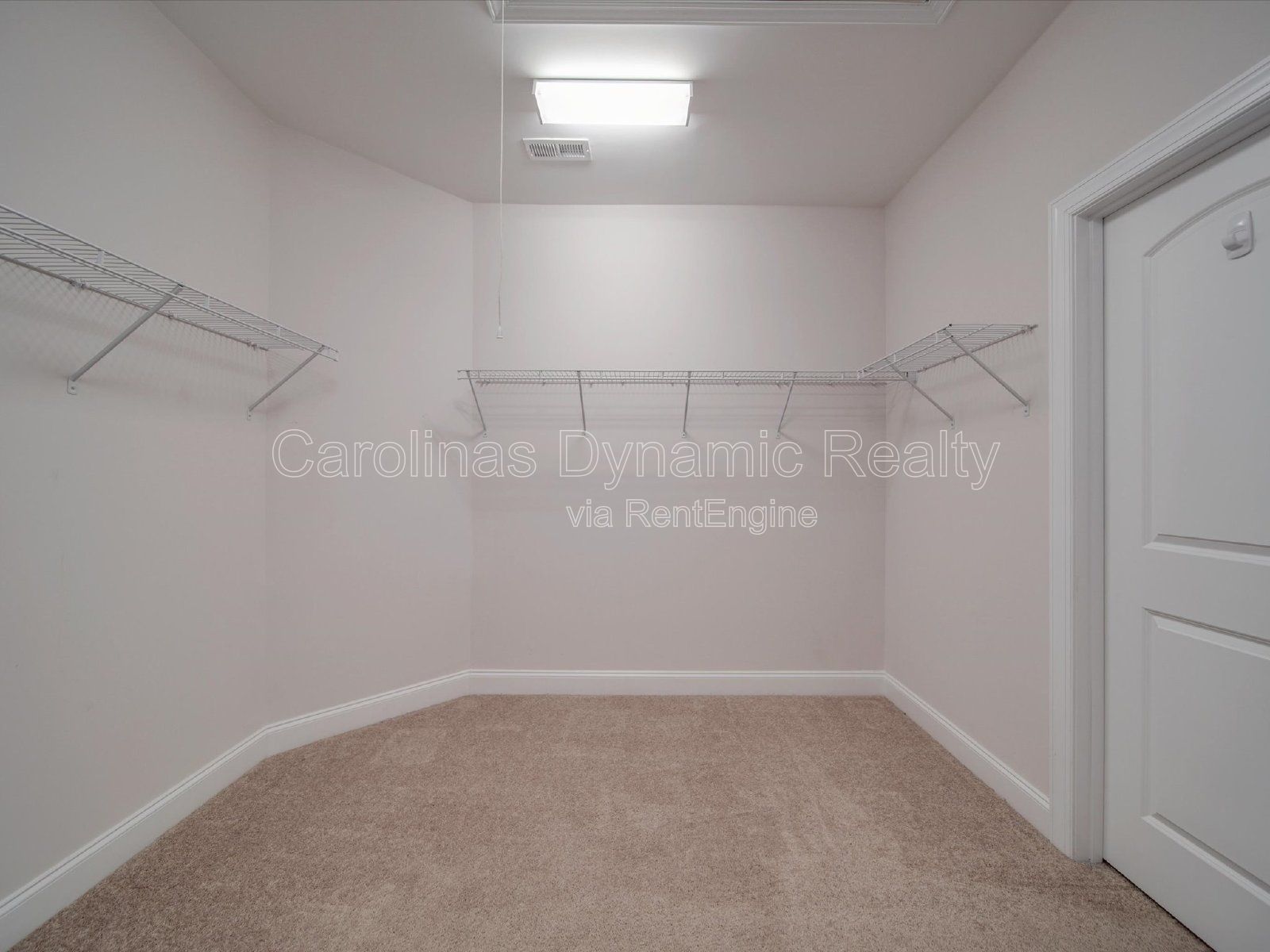 Single Story | 3 Bedrooms | Hardwood Floors | Fenced Yard | Huge Kitchen Island property image