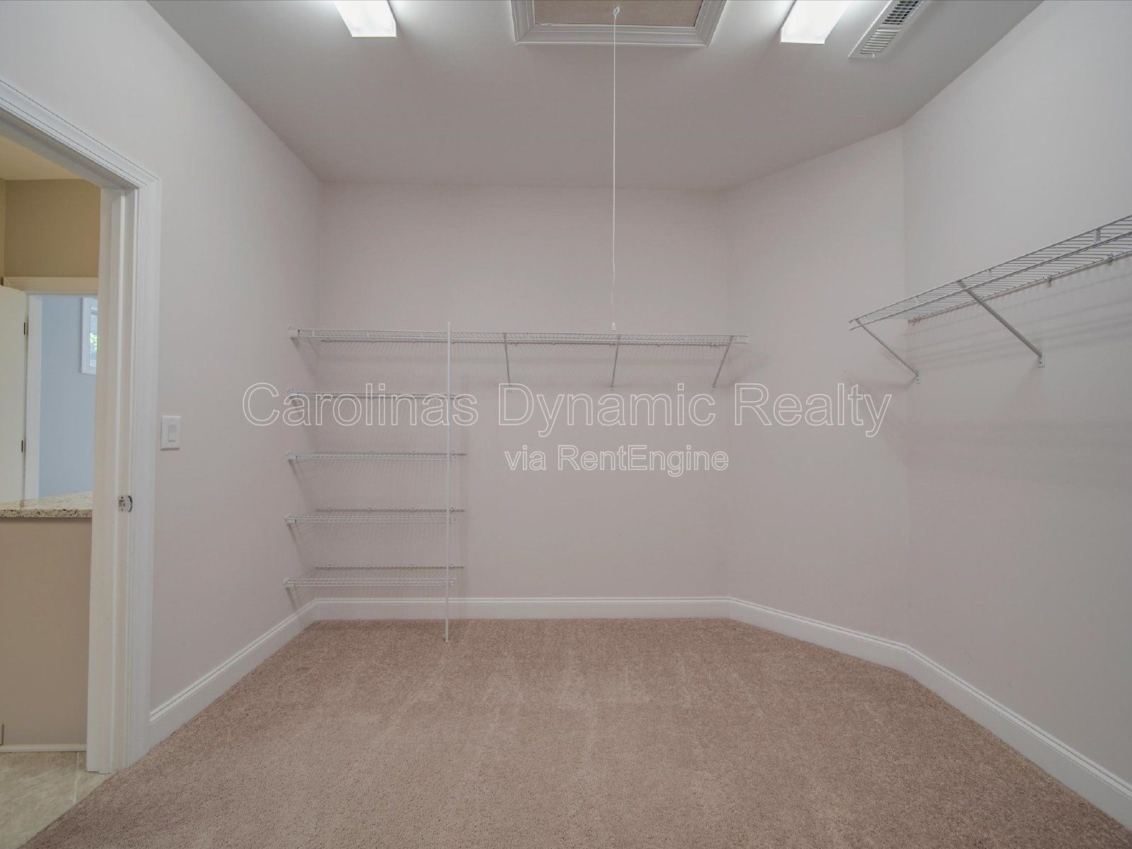 Single Story | 3 Bedrooms | Hardwood Floors | Fenced Yard | Huge Kitchen Island property image