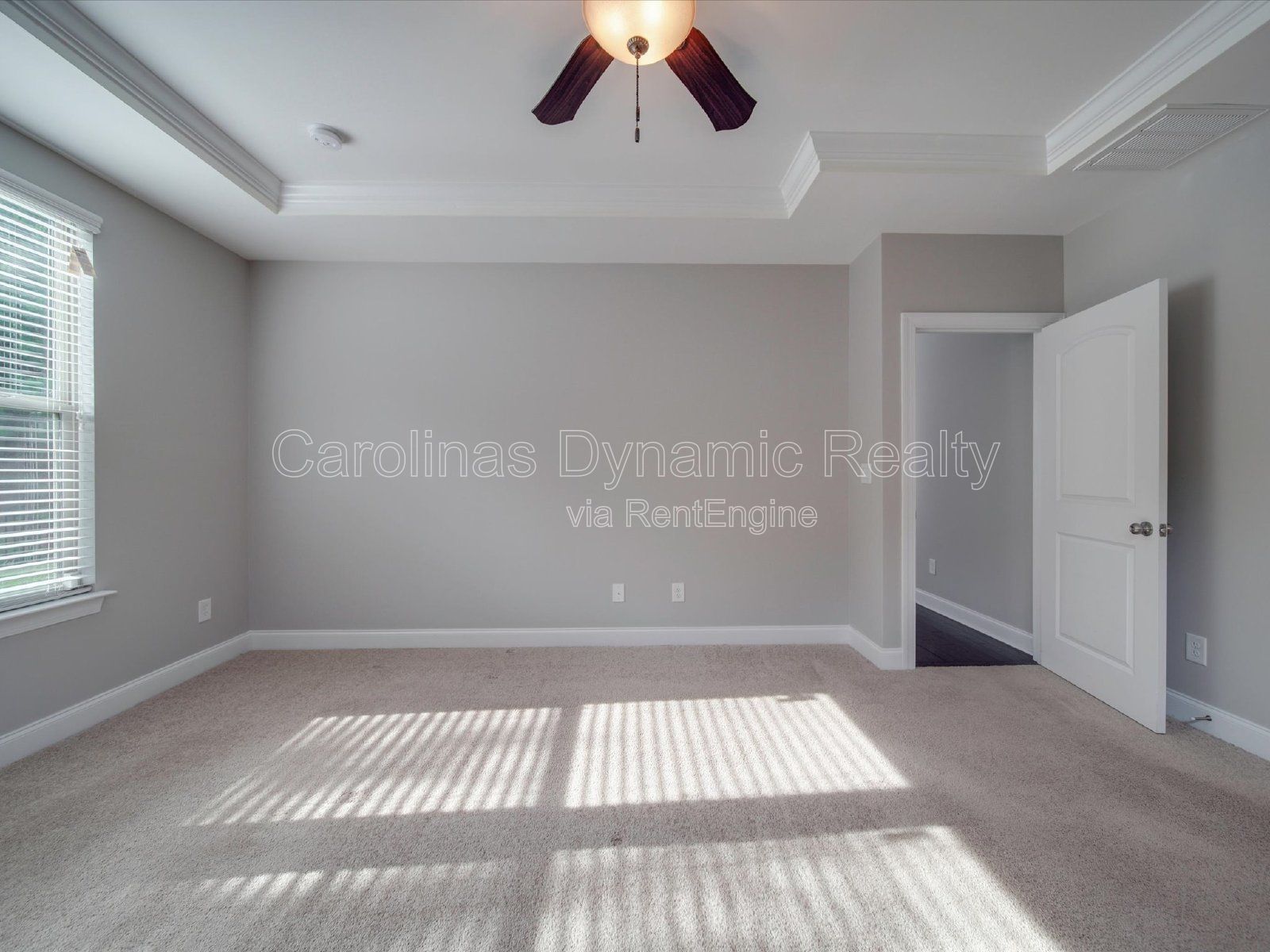Single Story | 3 Bedrooms | Hardwood Floors | Fenced Yard | Huge Kitchen Island property image