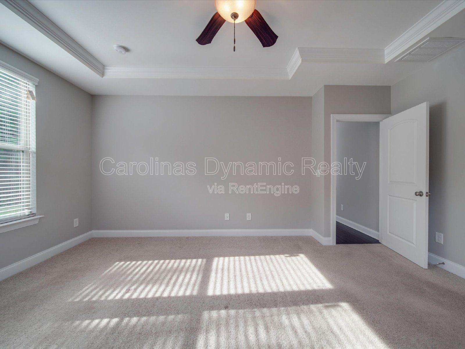 Single Story | 3 Bedrooms | Hardwood Floors | Fenced Yard | Huge Kitchen Island property image