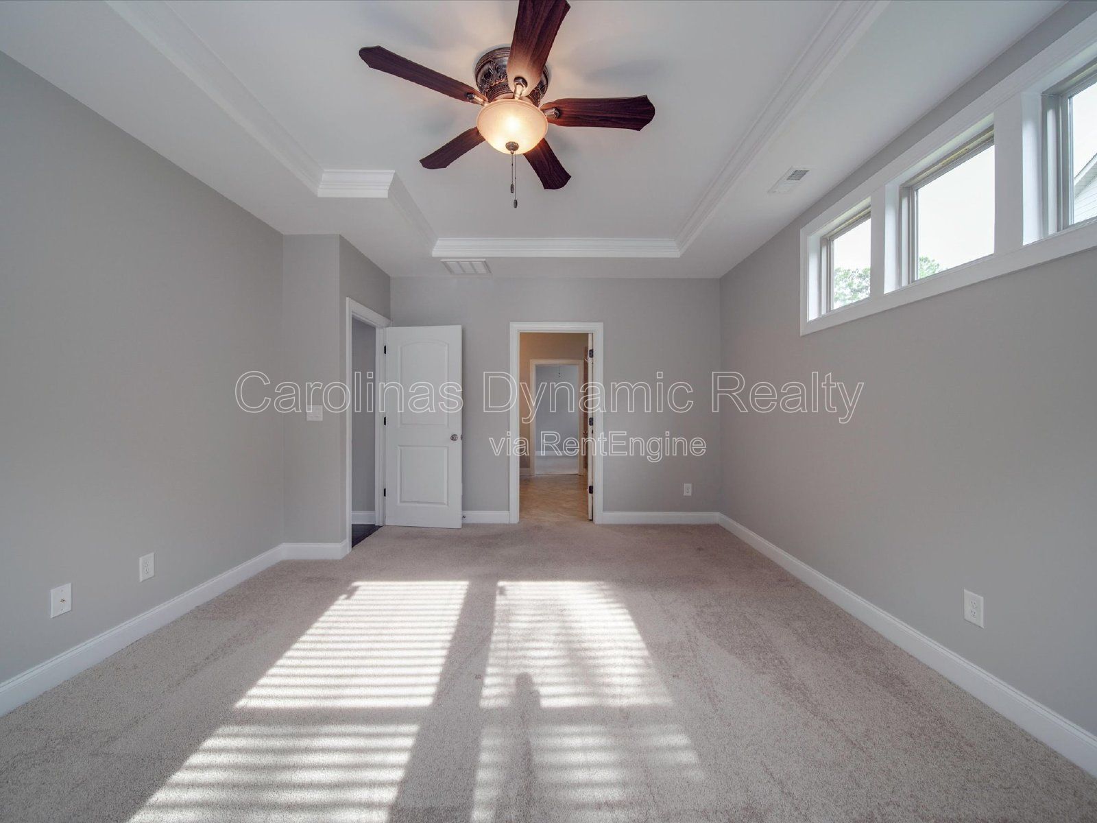 Single Story | 3 Bedrooms | Hardwood Floors | Fenced Yard | Huge Kitchen Island property image