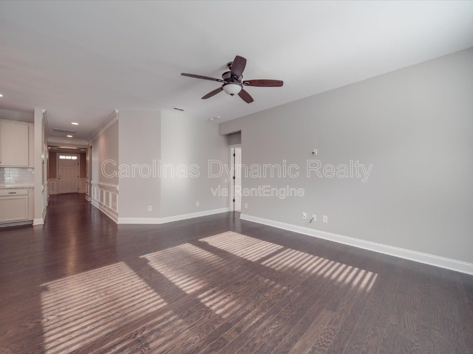 Single Story | 3 Bedrooms | Hardwood Floors | Fenced Yard | Huge Kitchen Island property image