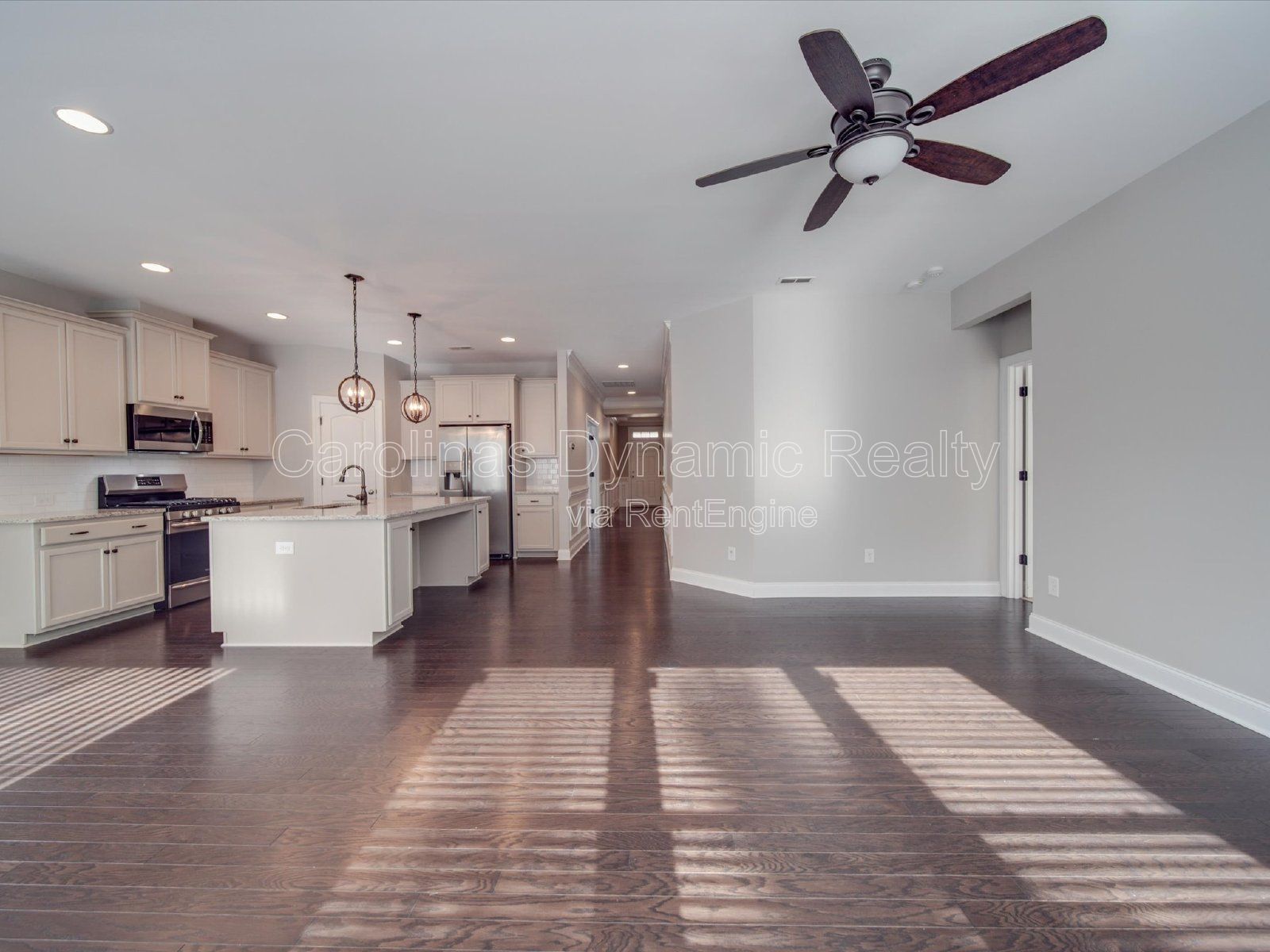 Single Story | 3 Bedrooms | Hardwood Floors | Fenced Yard | Huge Kitchen Island property image