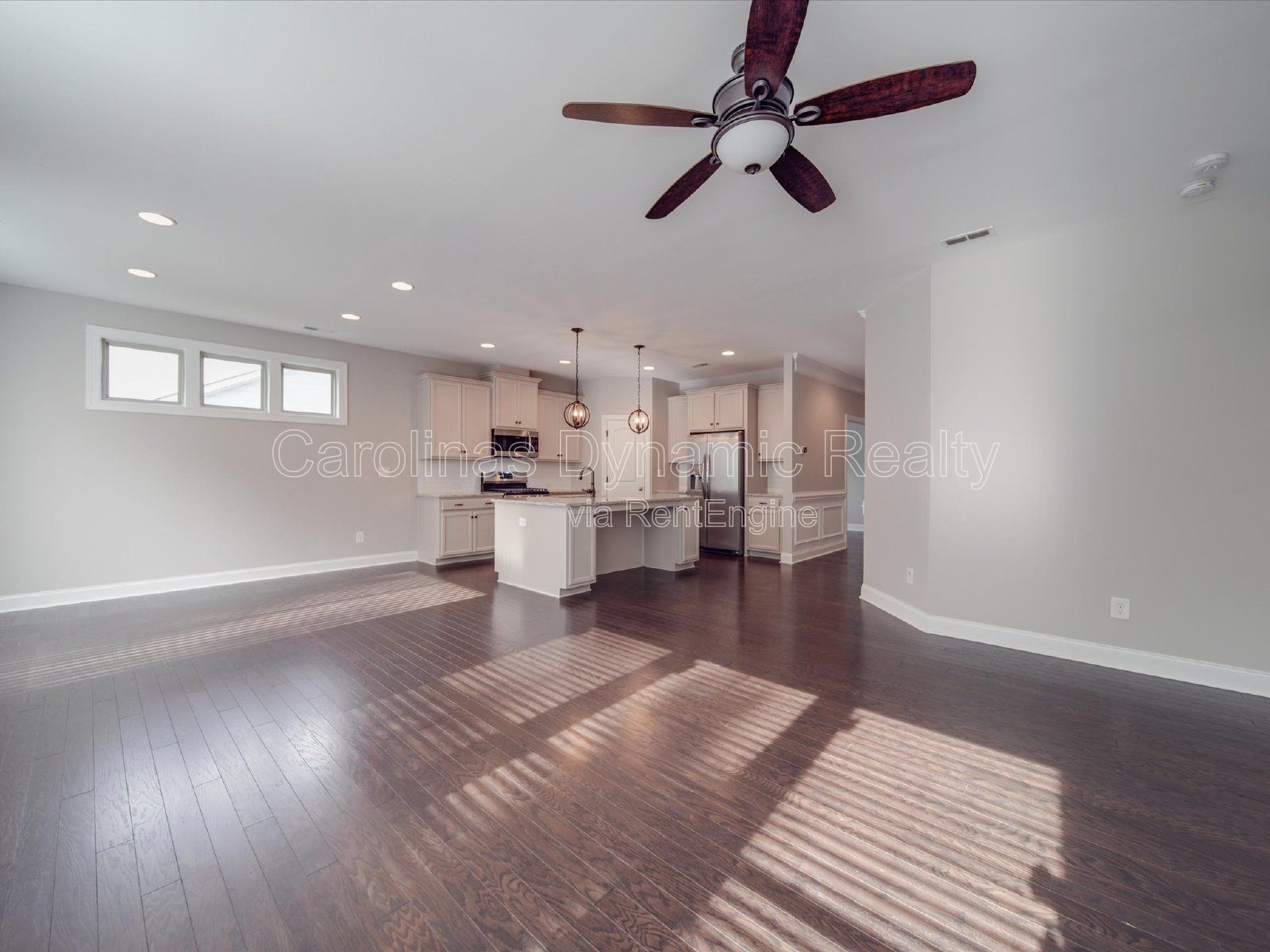 Single Story | 3 Bedrooms | Hardwood Floors | Fenced Yard | Huge Kitchen Island property image