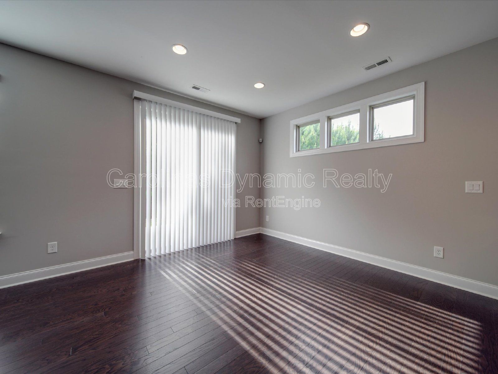 Single Story | 3 Bedrooms | Hardwood Floors | Fenced Yard | Huge Kitchen Island property image
