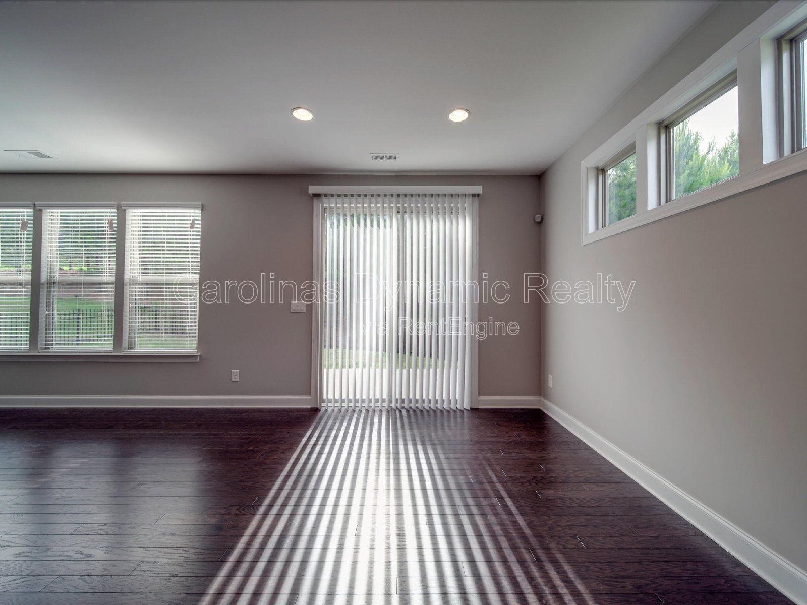 Single Story | 3 Bedrooms | Hardwood Floors | Fenced Yard | Huge Kitchen Island property image