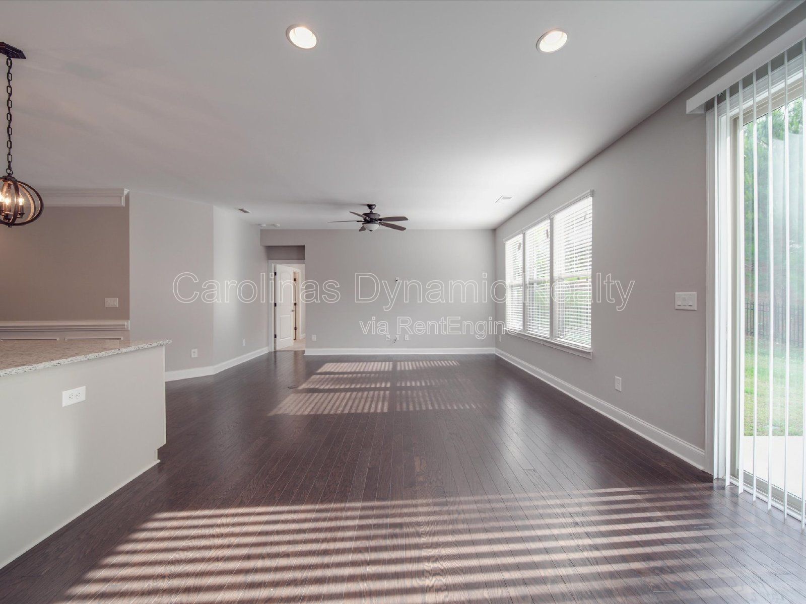 Single Story | 3 Bedrooms | Hardwood Floors | Fenced Yard | Huge Kitchen Island property image