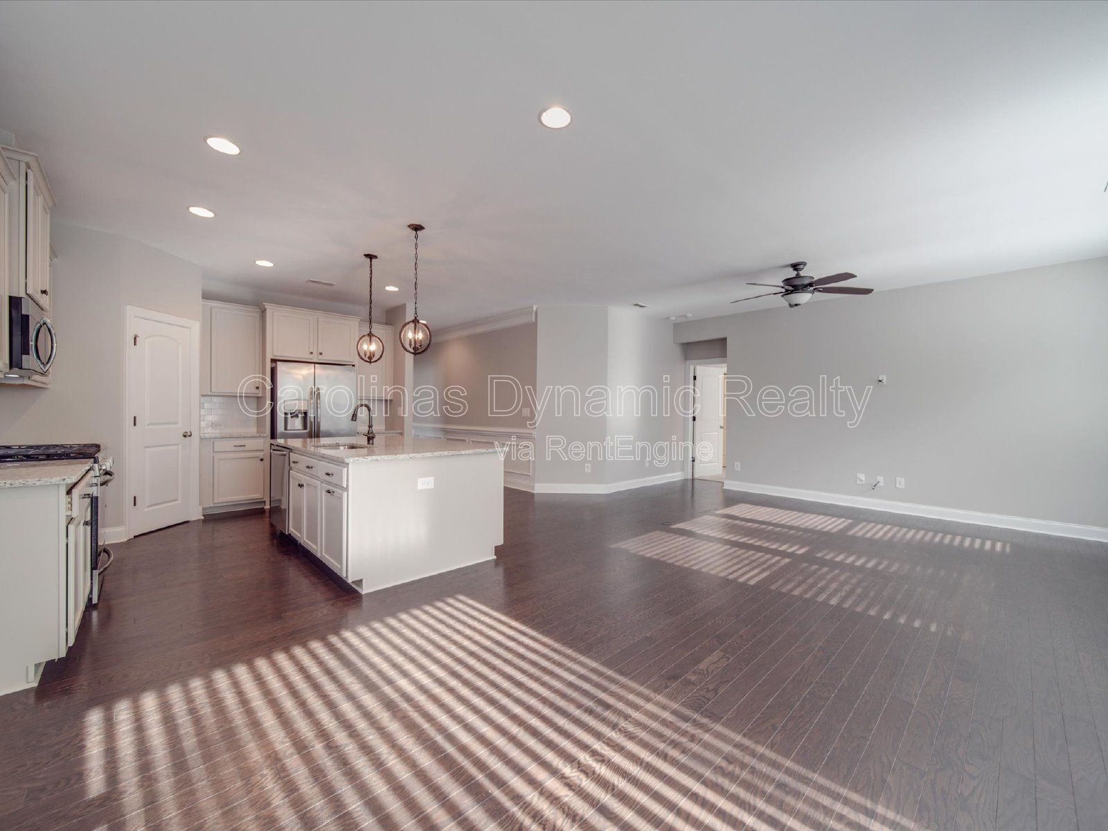 Single Story | 3 Bedrooms | Hardwood Floors | Fenced Yard | Huge Kitchen Island property image