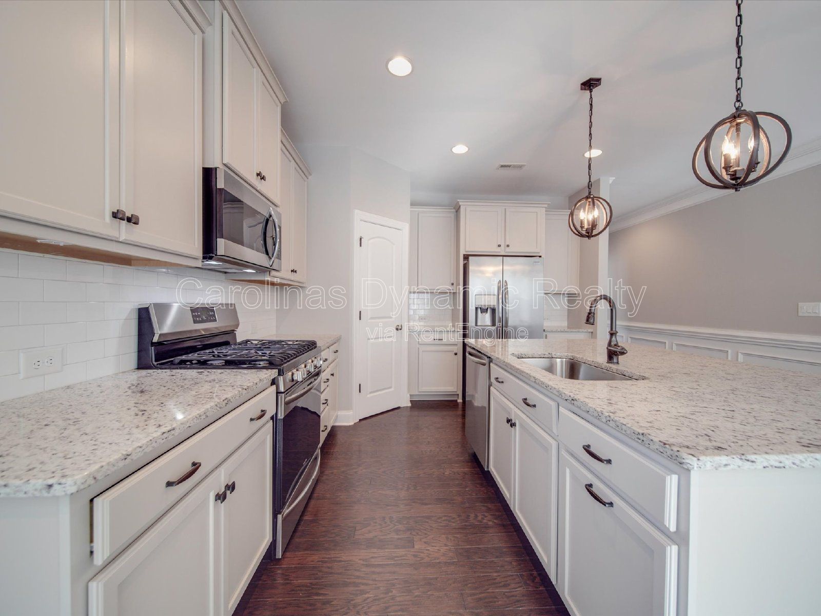 Single Story | 3 Bedrooms | Hardwood Floors | Fenced Yard | Huge Kitchen Island property image