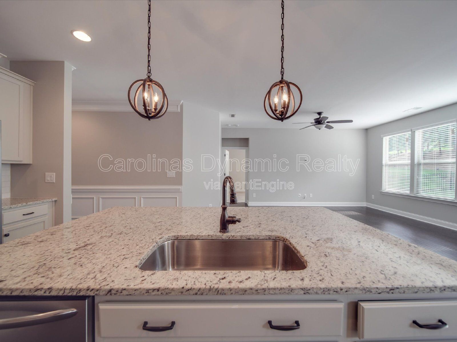 Single Story | 3 Bedrooms | Hardwood Floors | Fenced Yard | Huge Kitchen Island property image