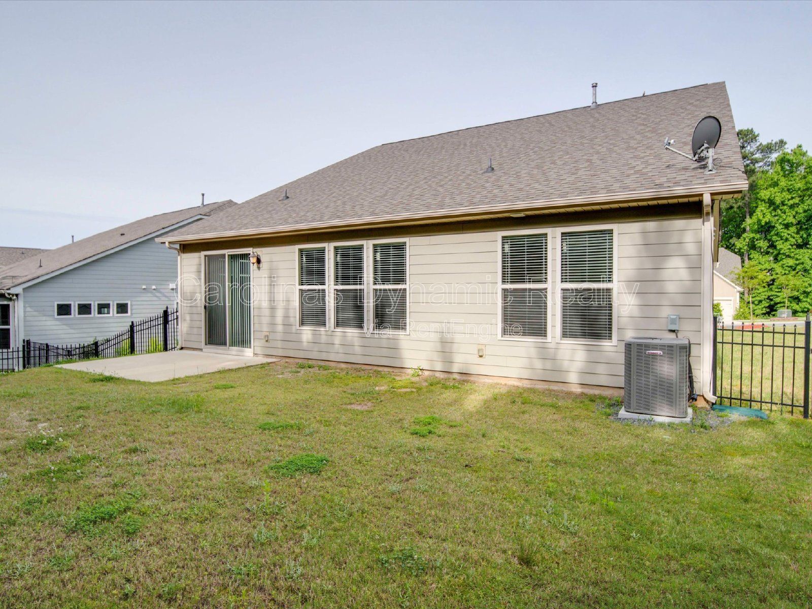 Single Story | 3 Bedrooms | Hardwood Floors | Fenced Yard | Huge Kitchen Island property image