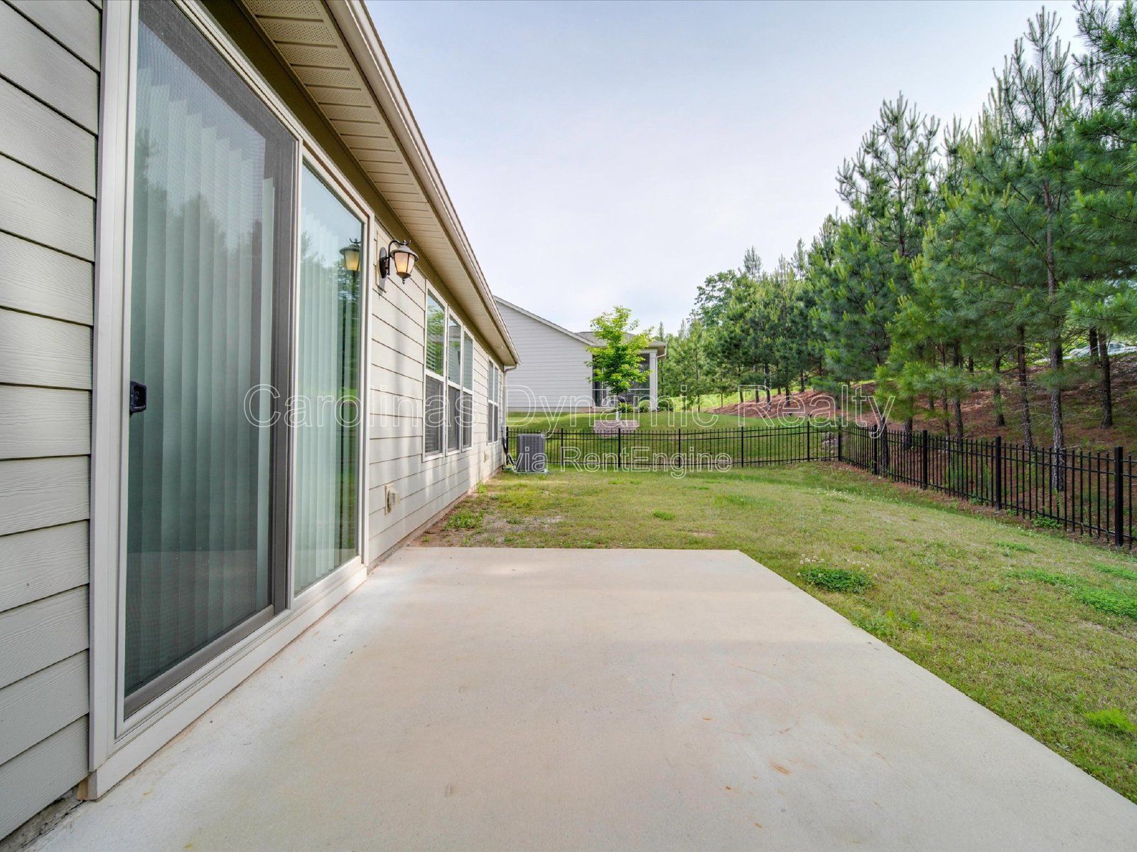 Single Story | 3 Bedrooms | Hardwood Floors | Fenced Yard | Huge Kitchen Island property image